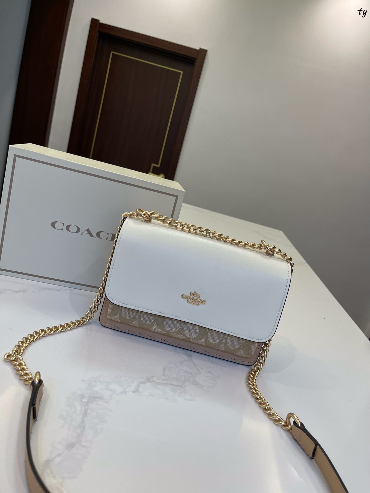 Co-BAG564