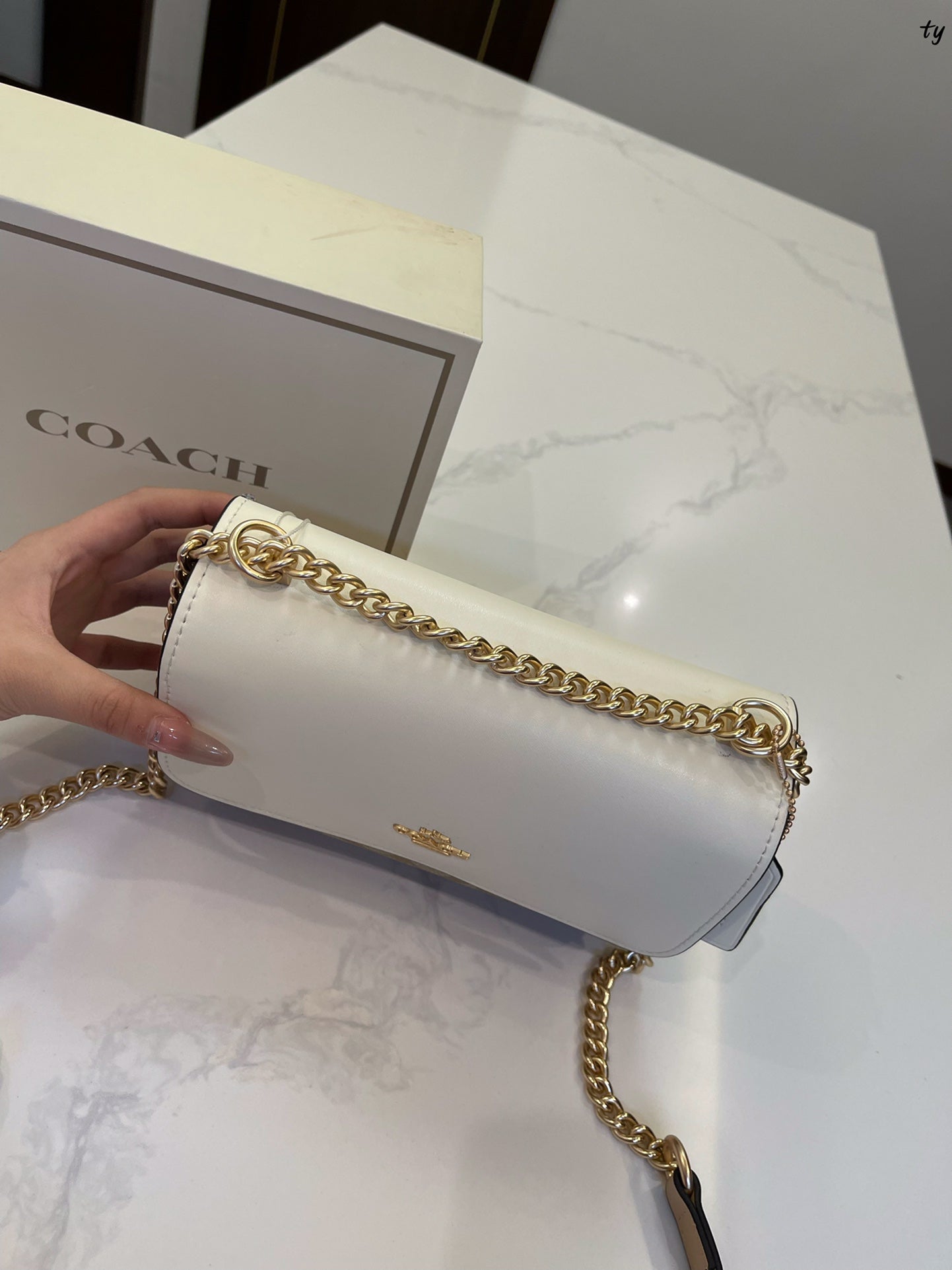 Co-BAG564