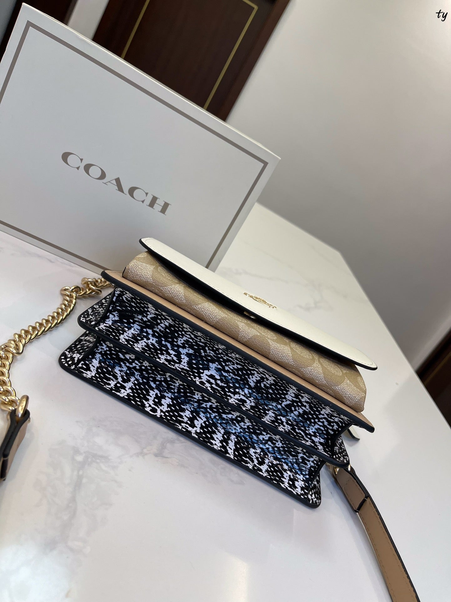Co-BAG564