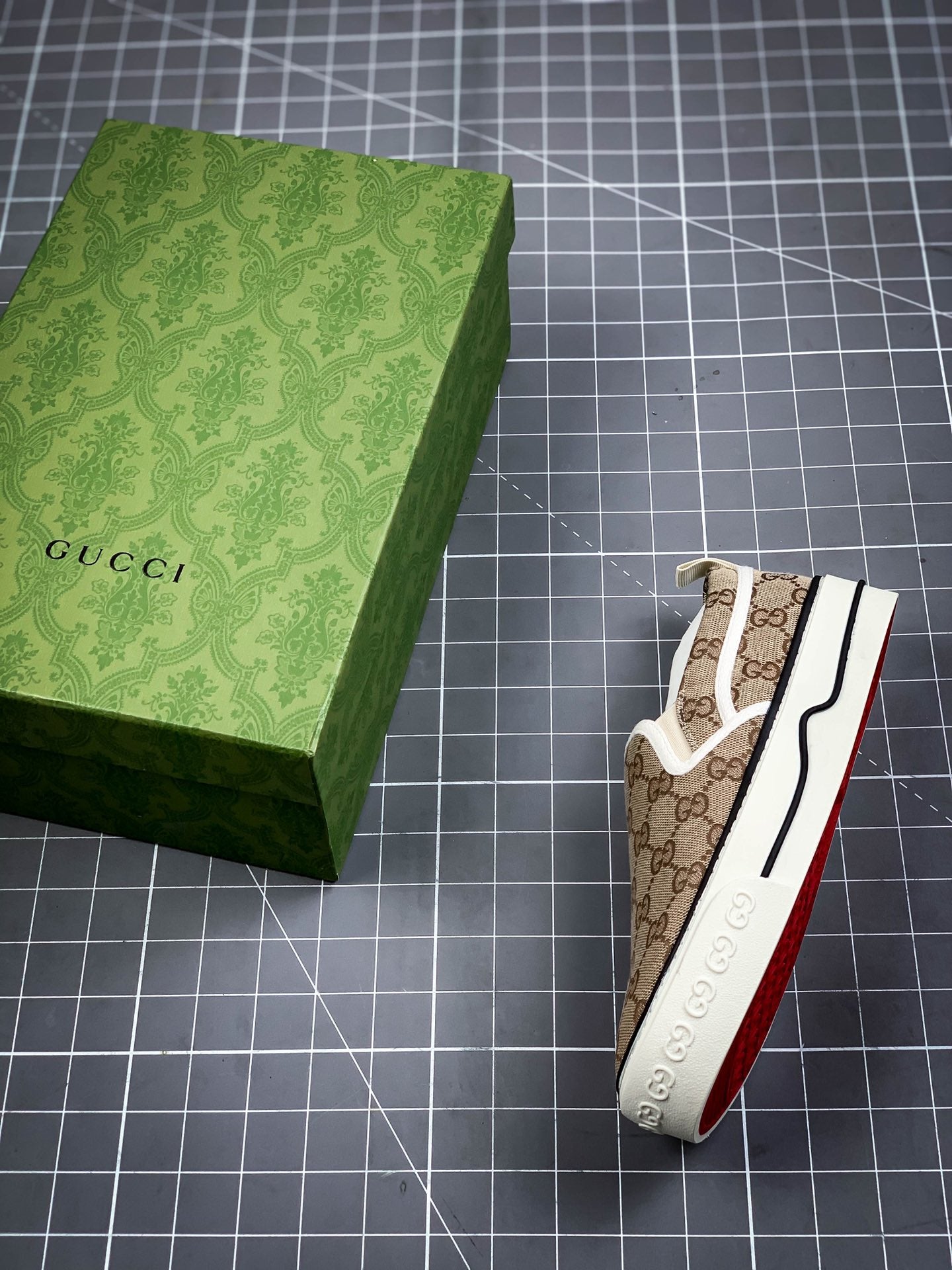 Gucci -098Shoes