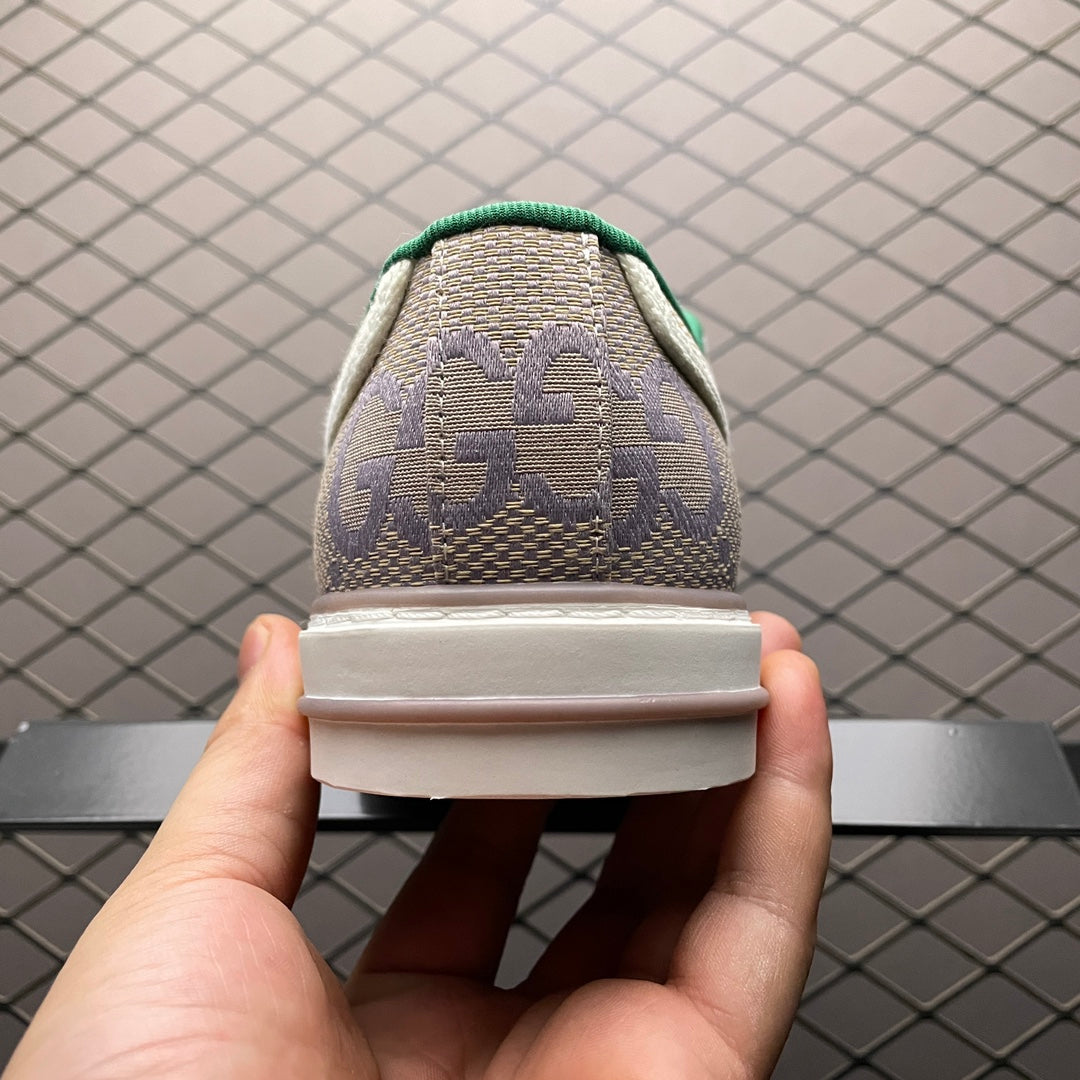 Gucci -090Shoes