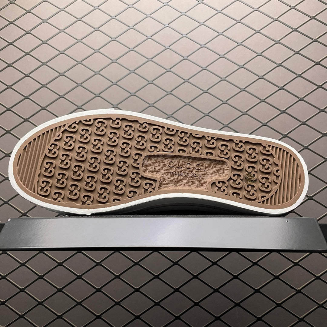 Gucci -090Shoes