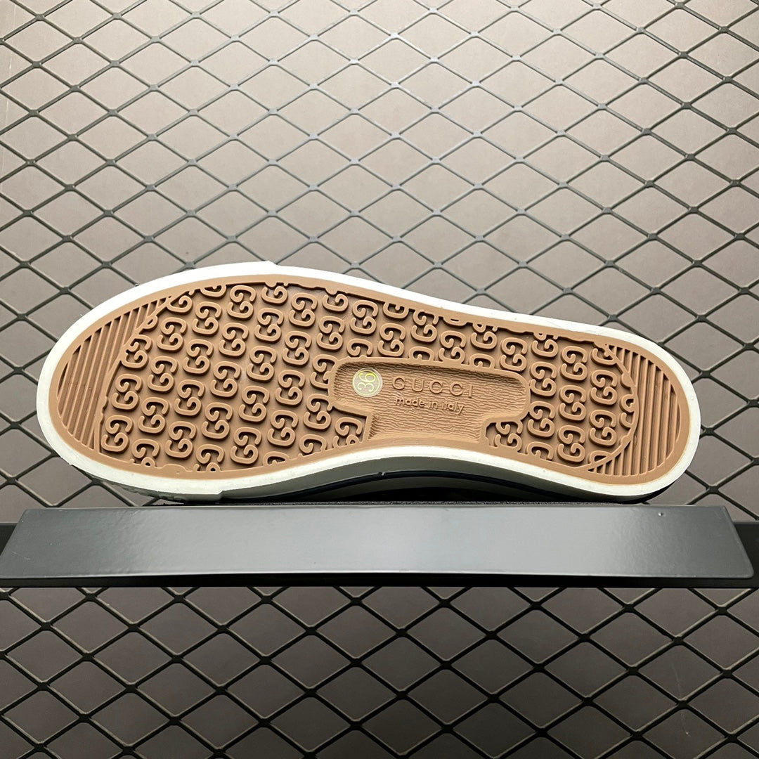Gucci -085Shoes