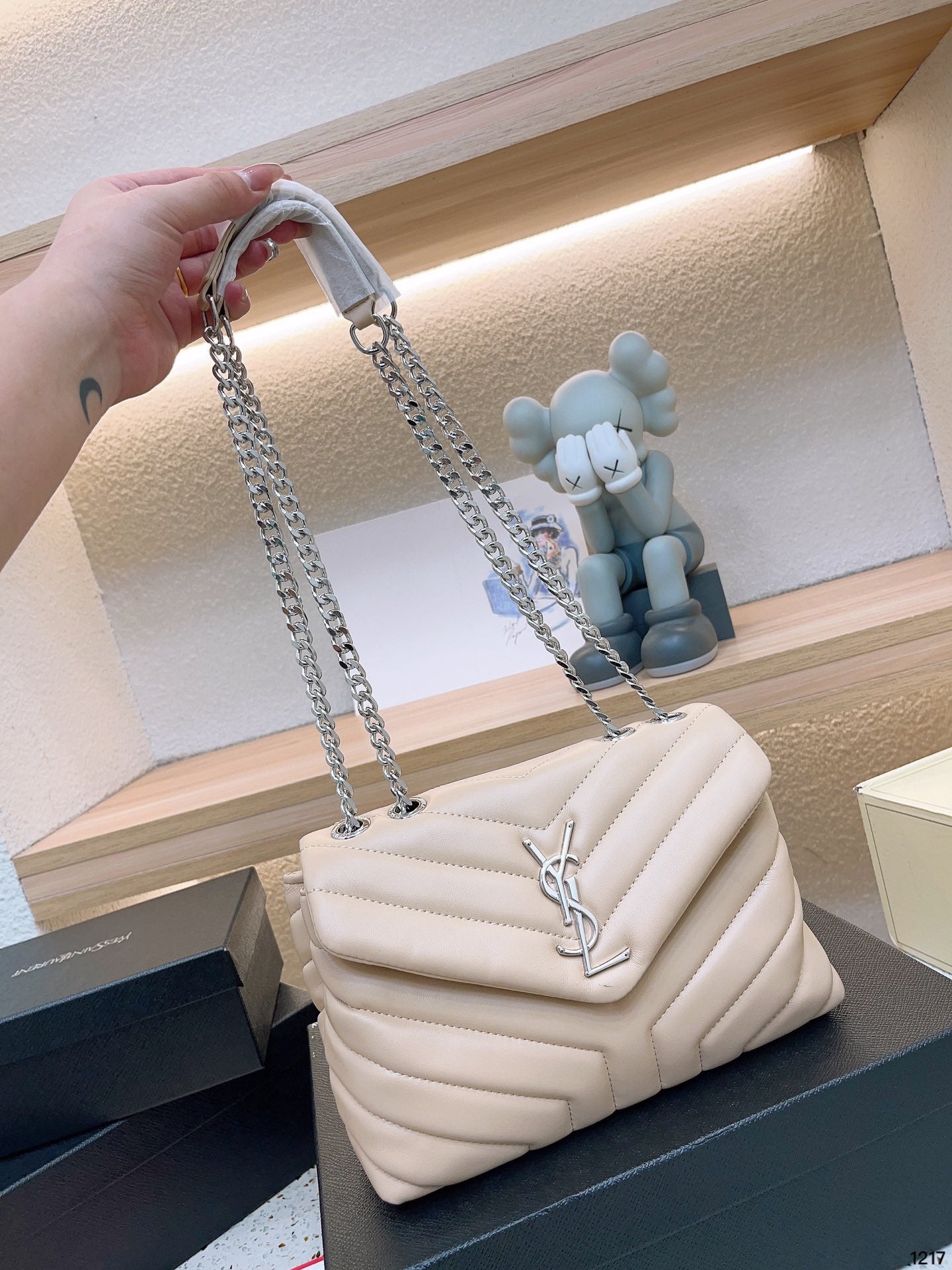 YSL-BAG-137-2