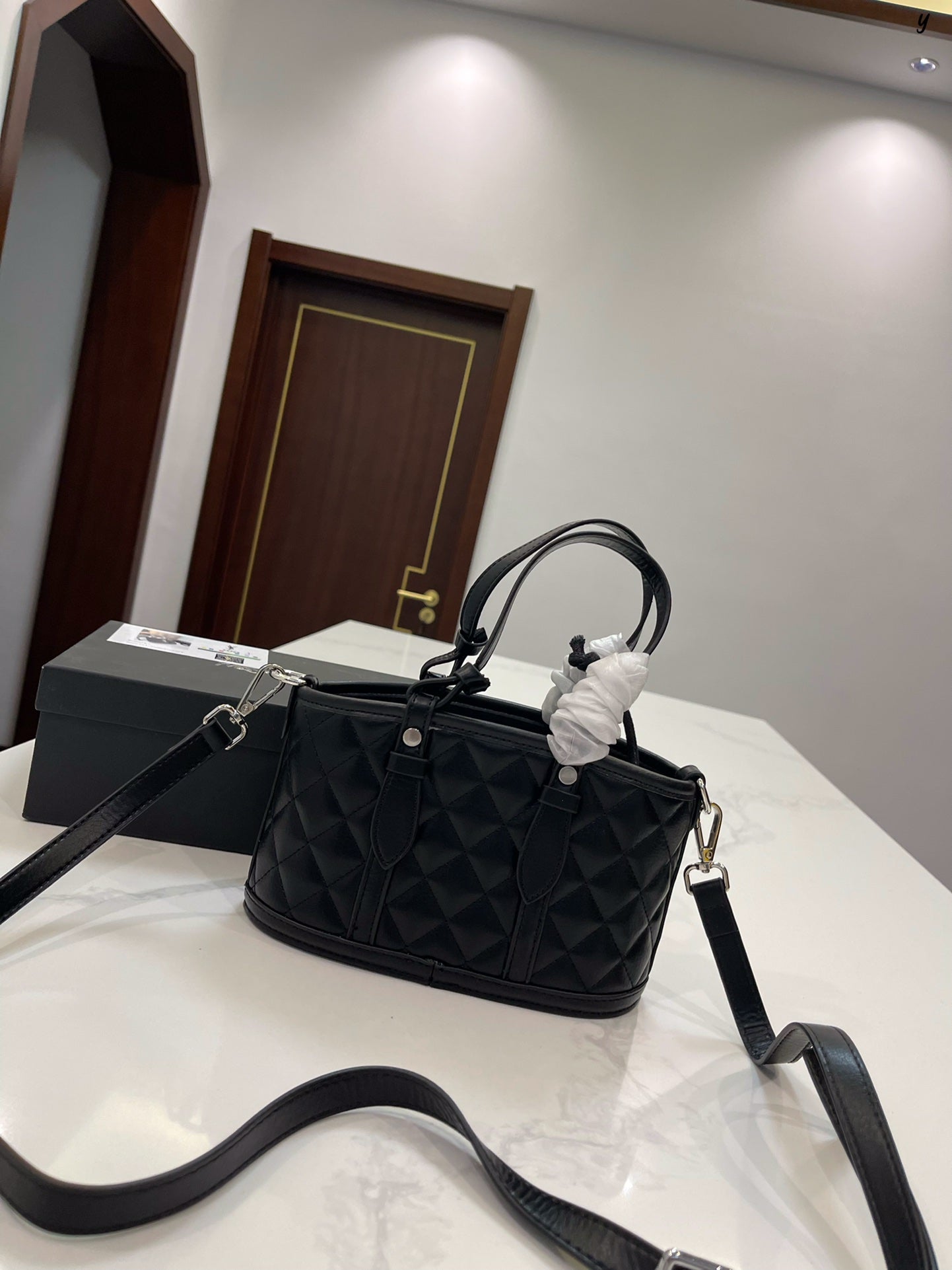 YSL-BAG-682-2