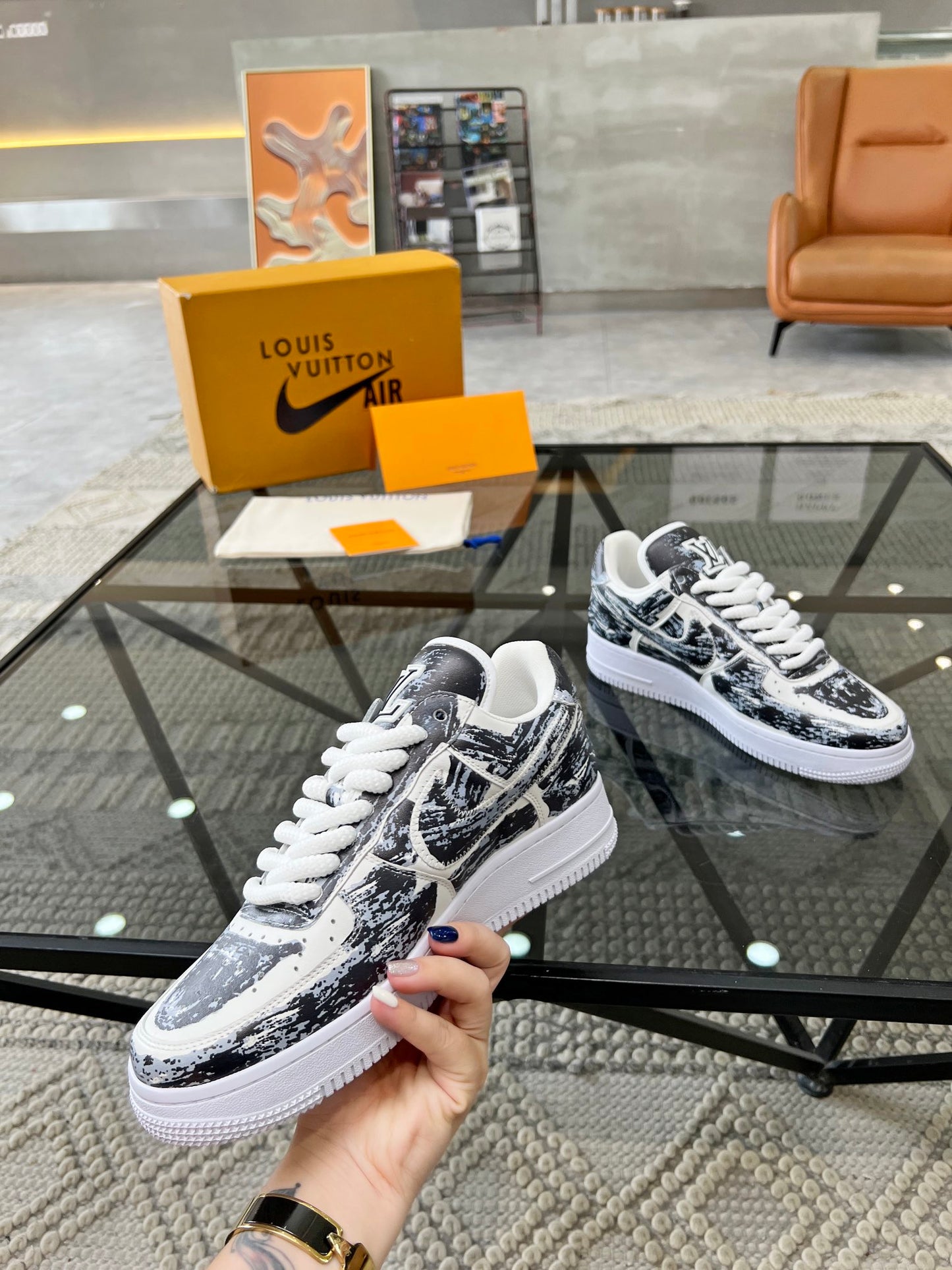 LV-102Shoes