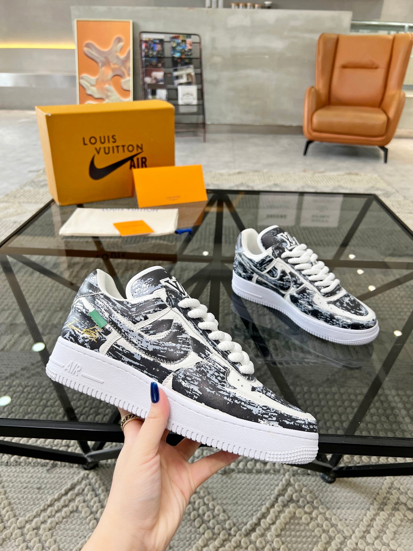 LV-102Shoes