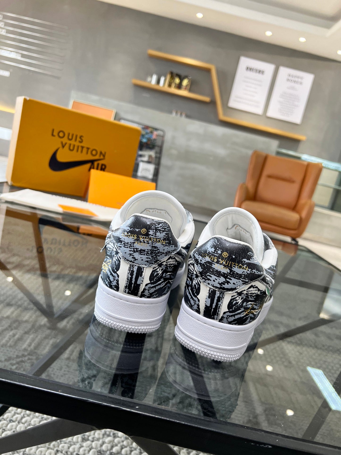 LV-102Shoes