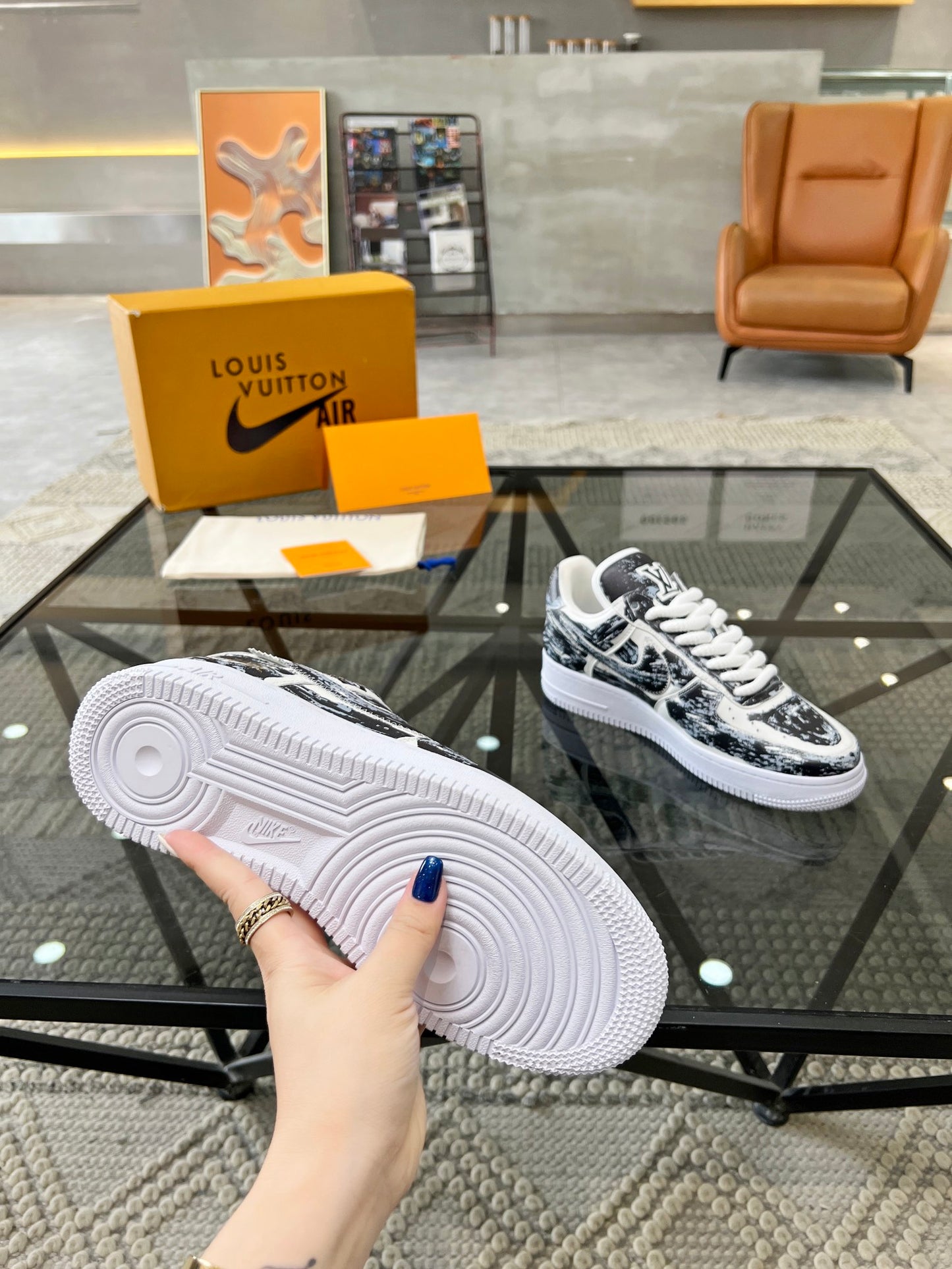 LV-102Shoes