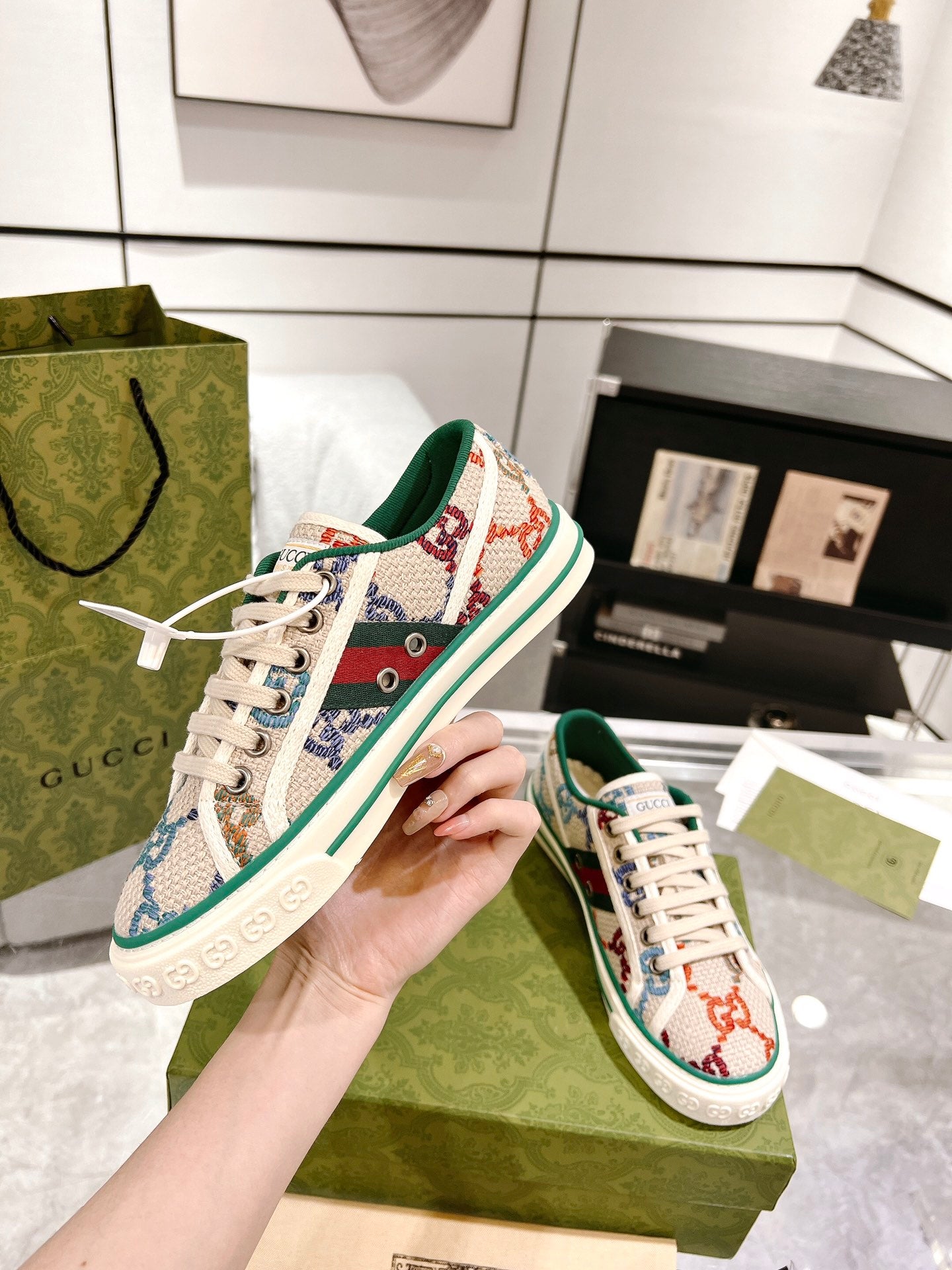 Gucci-013Shoes