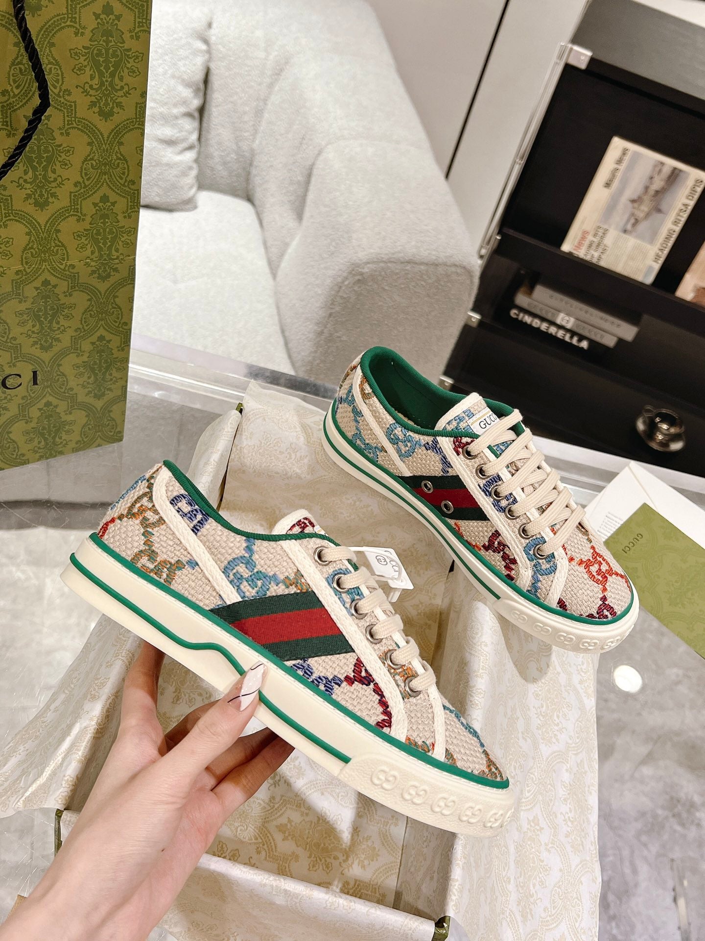 Gucci-013Shoes