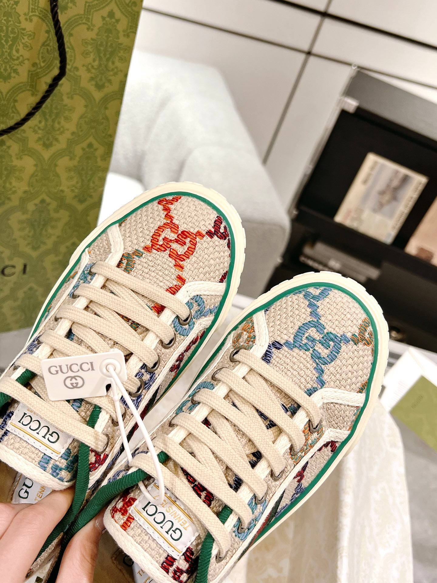 Gucci-013Shoes