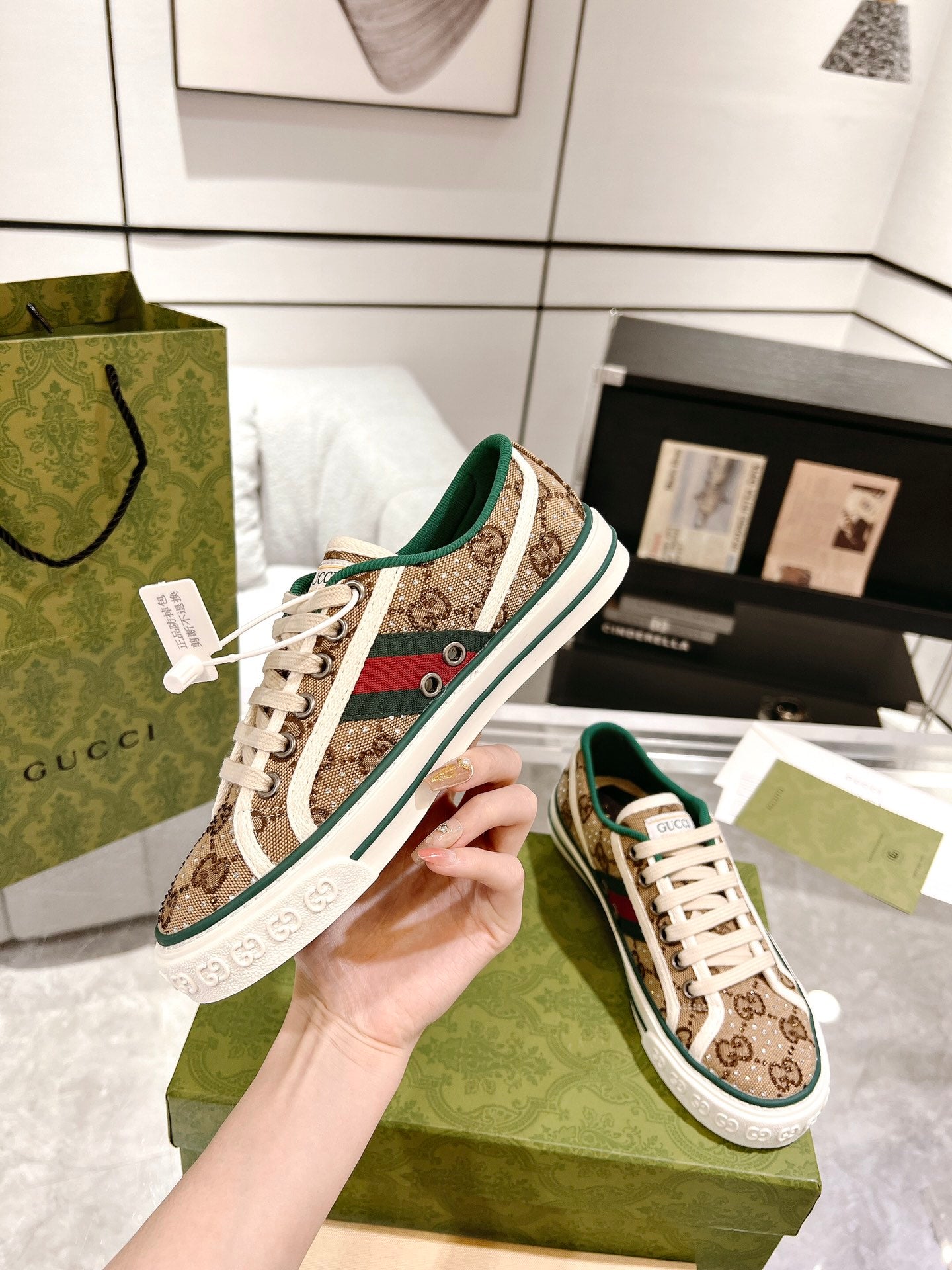 Gucci-011Shoes