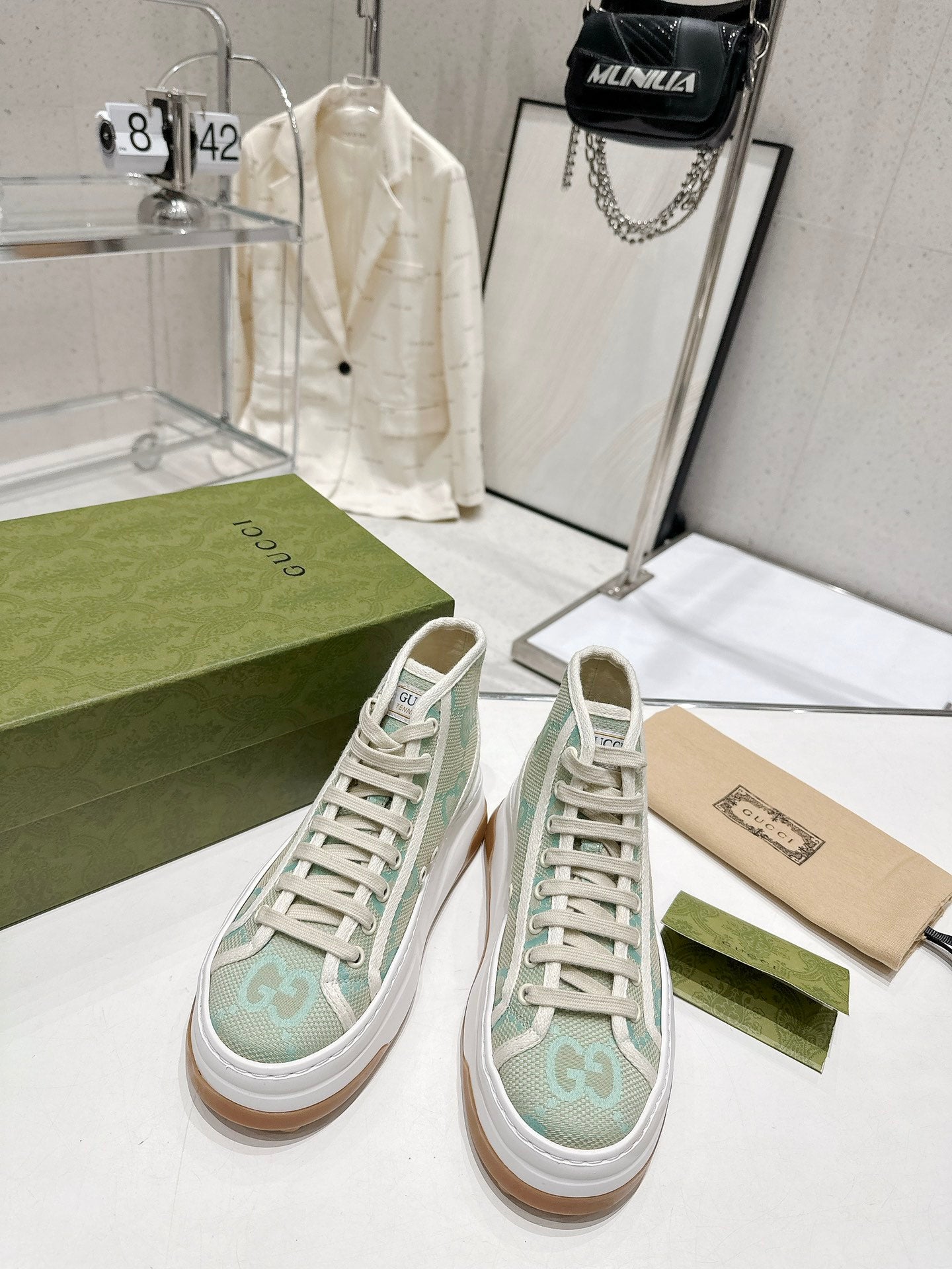 Gucci-032Shoes