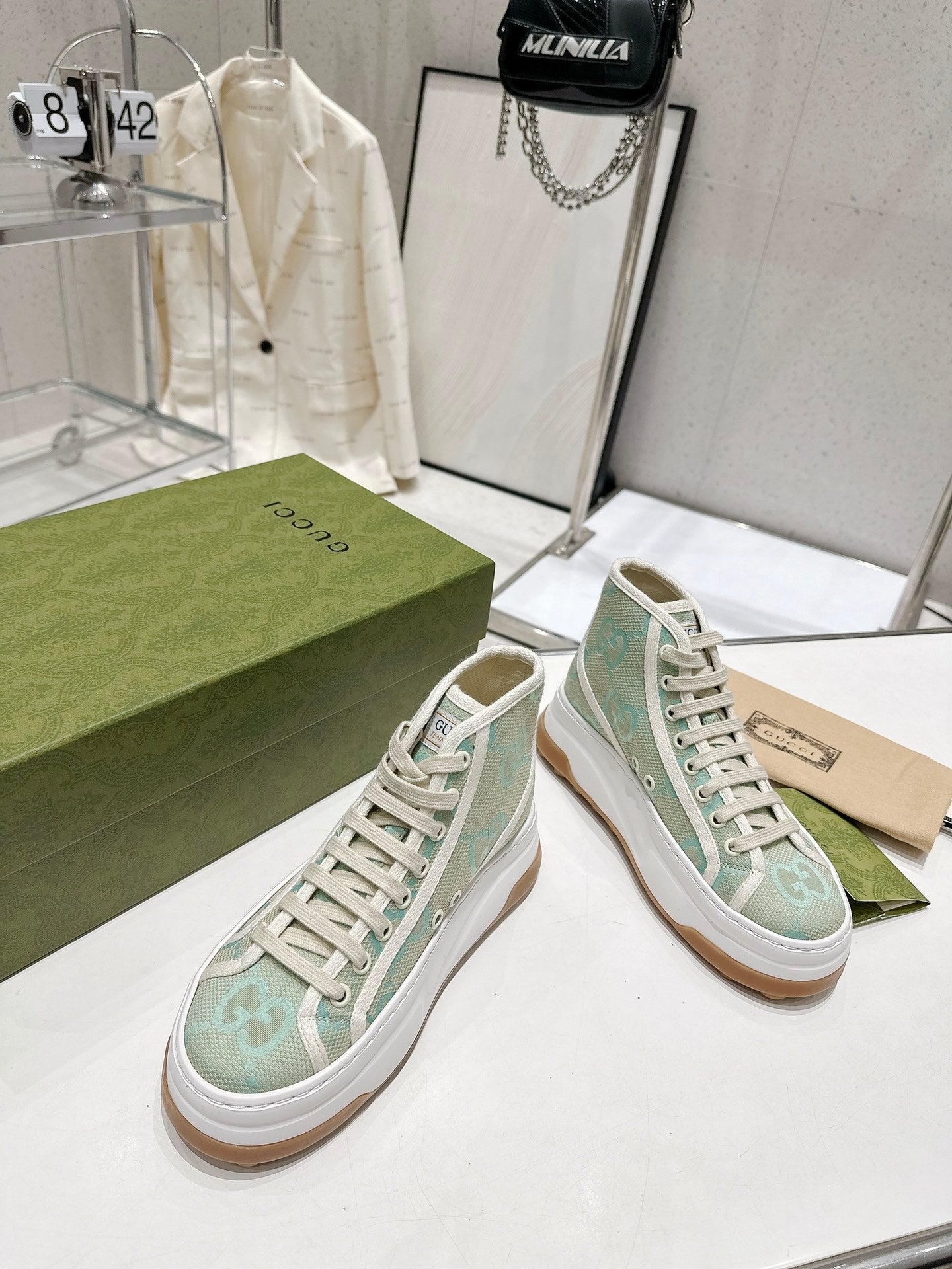Gucci-032Shoes