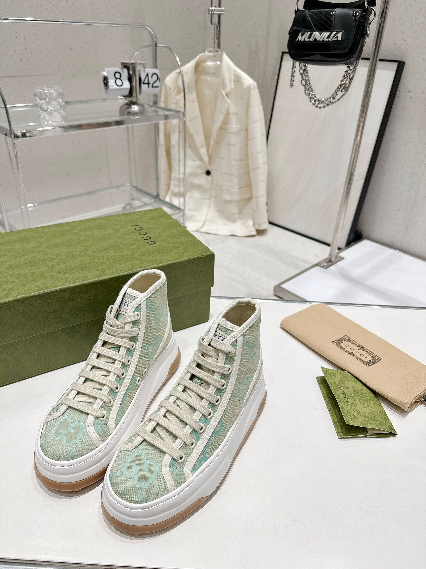 Gucci-032Shoes