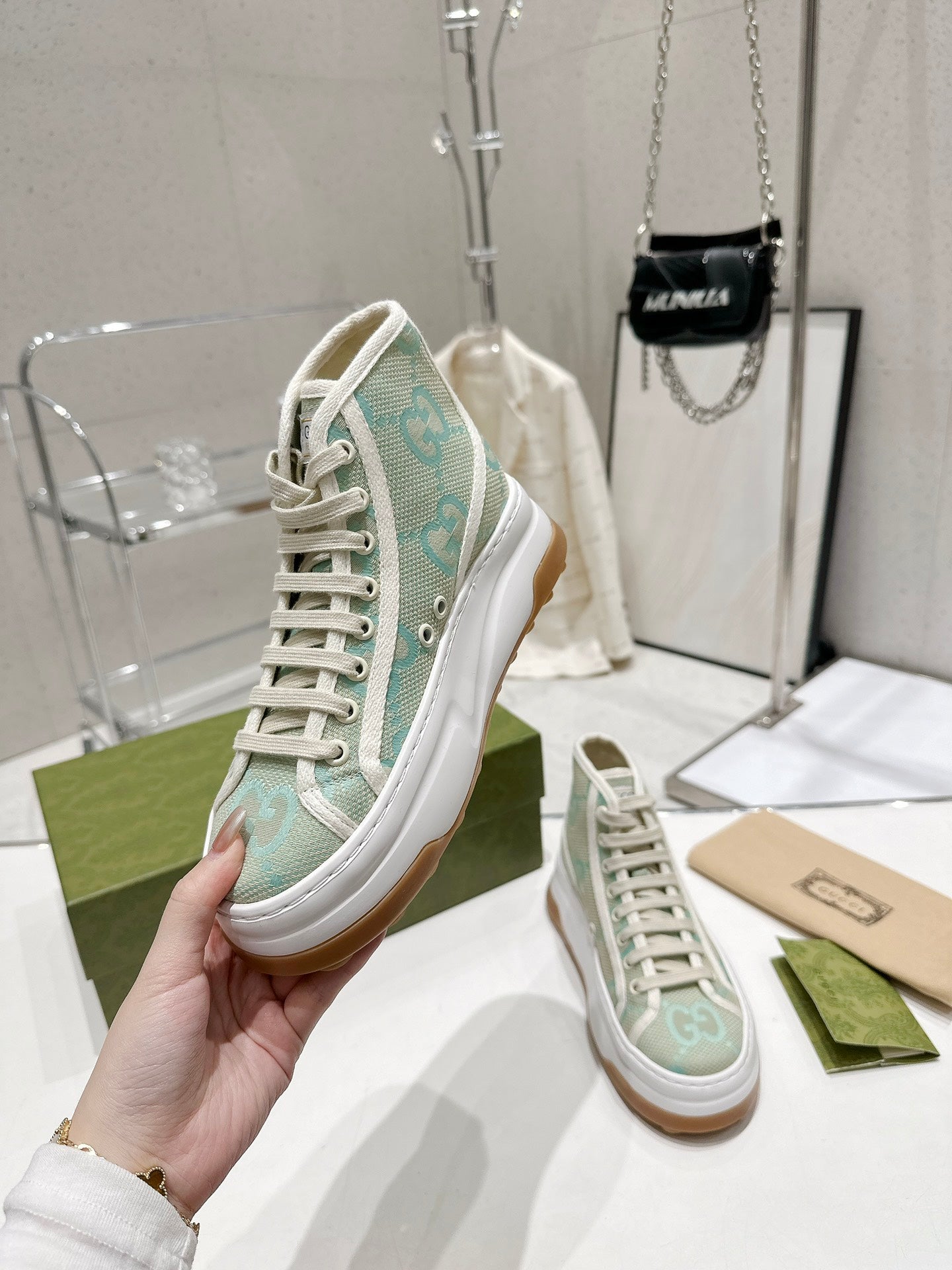Gucci-032Shoes