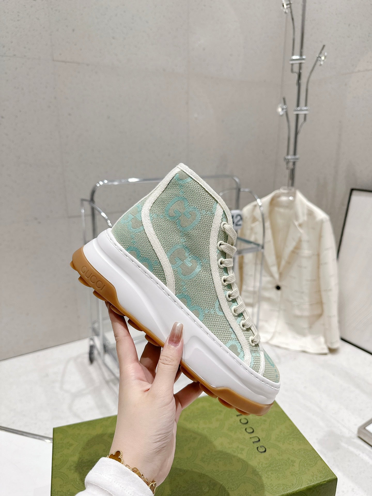 Gucci-032Shoes