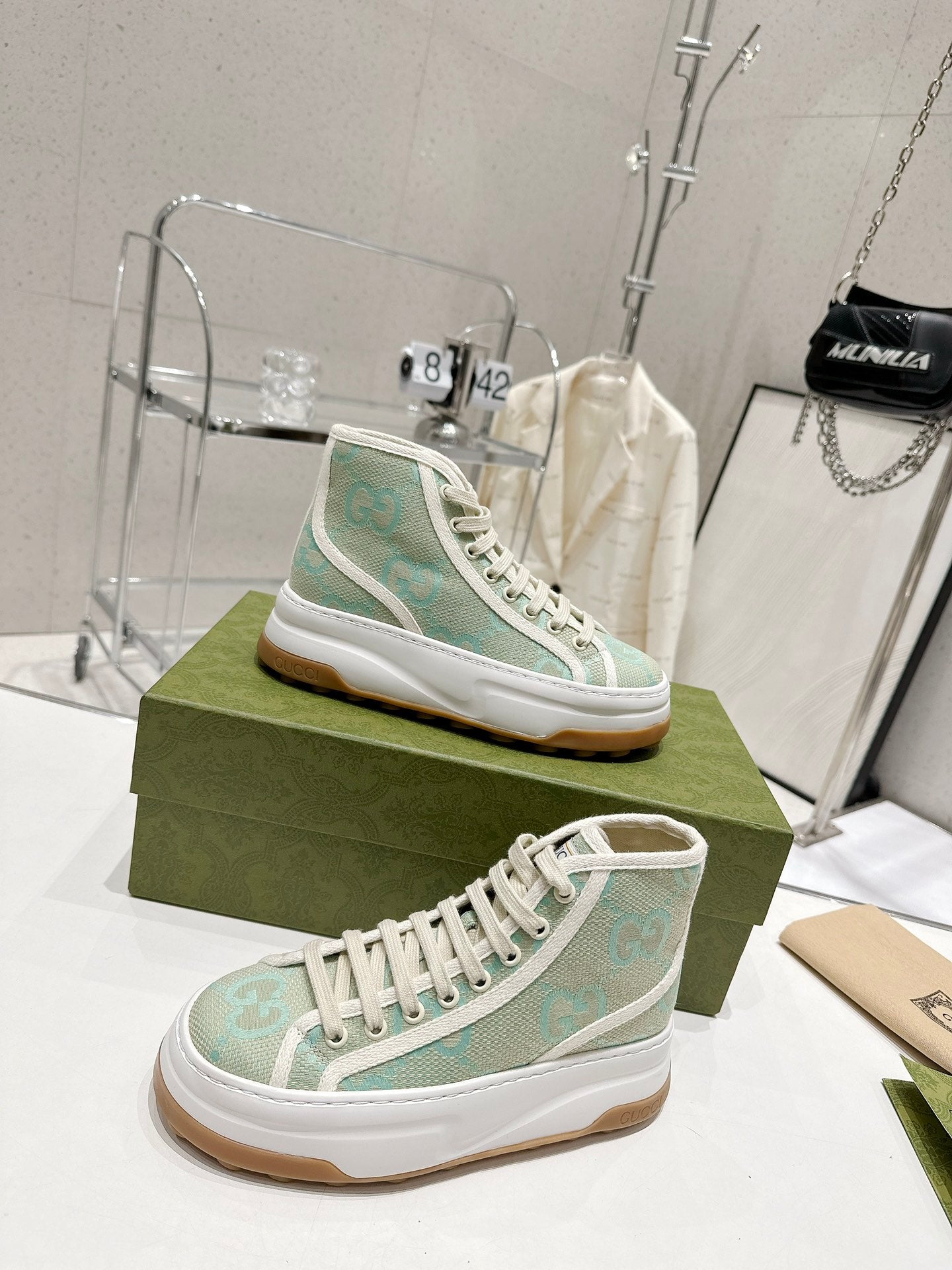 Gucci-032Shoes