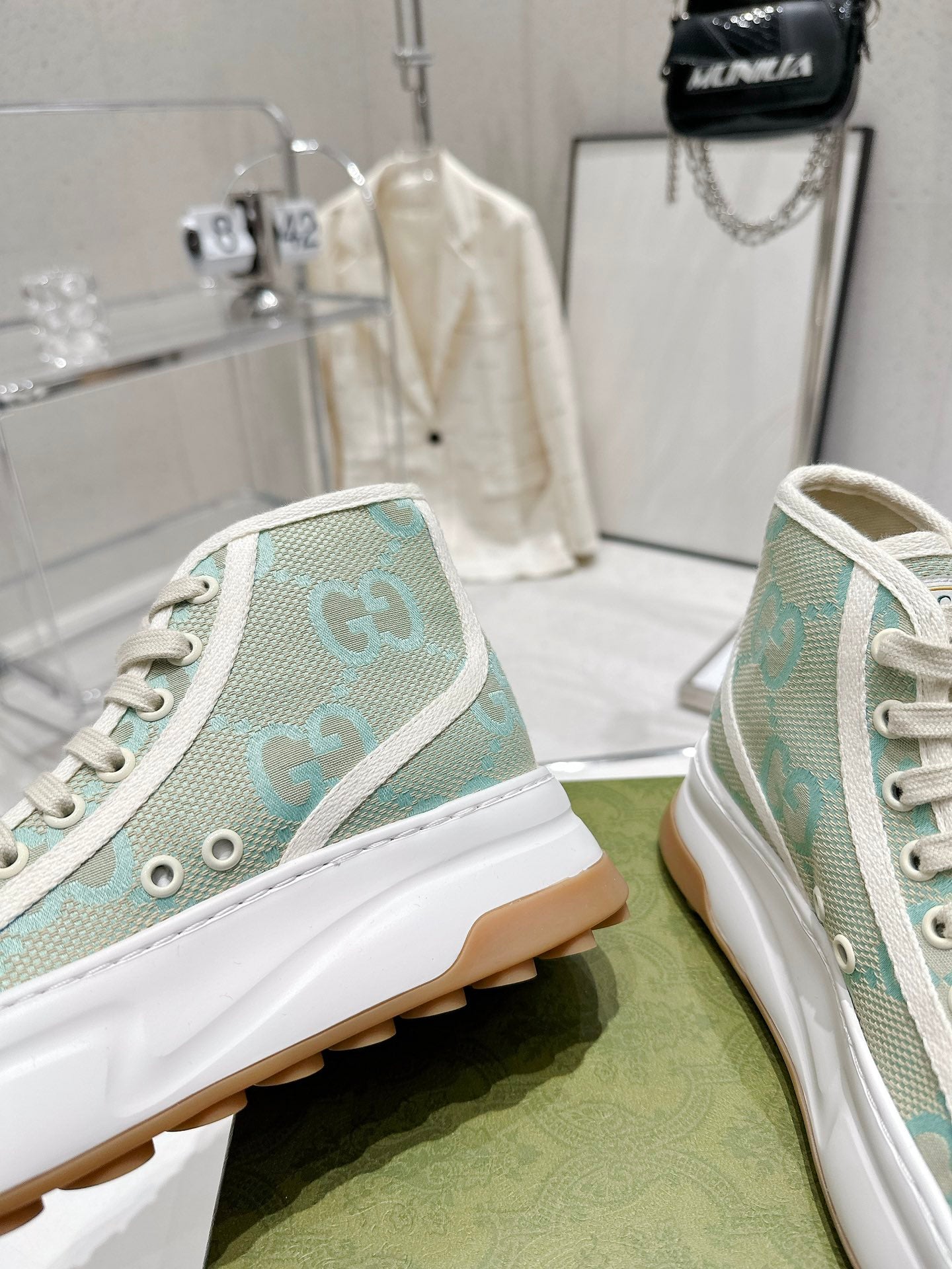 Gucci-032Shoes