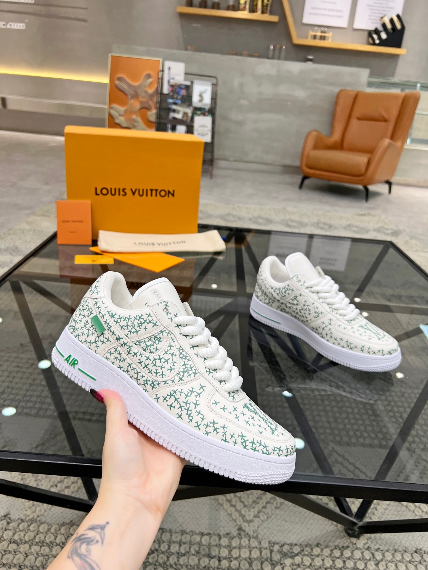 LV-114shoes