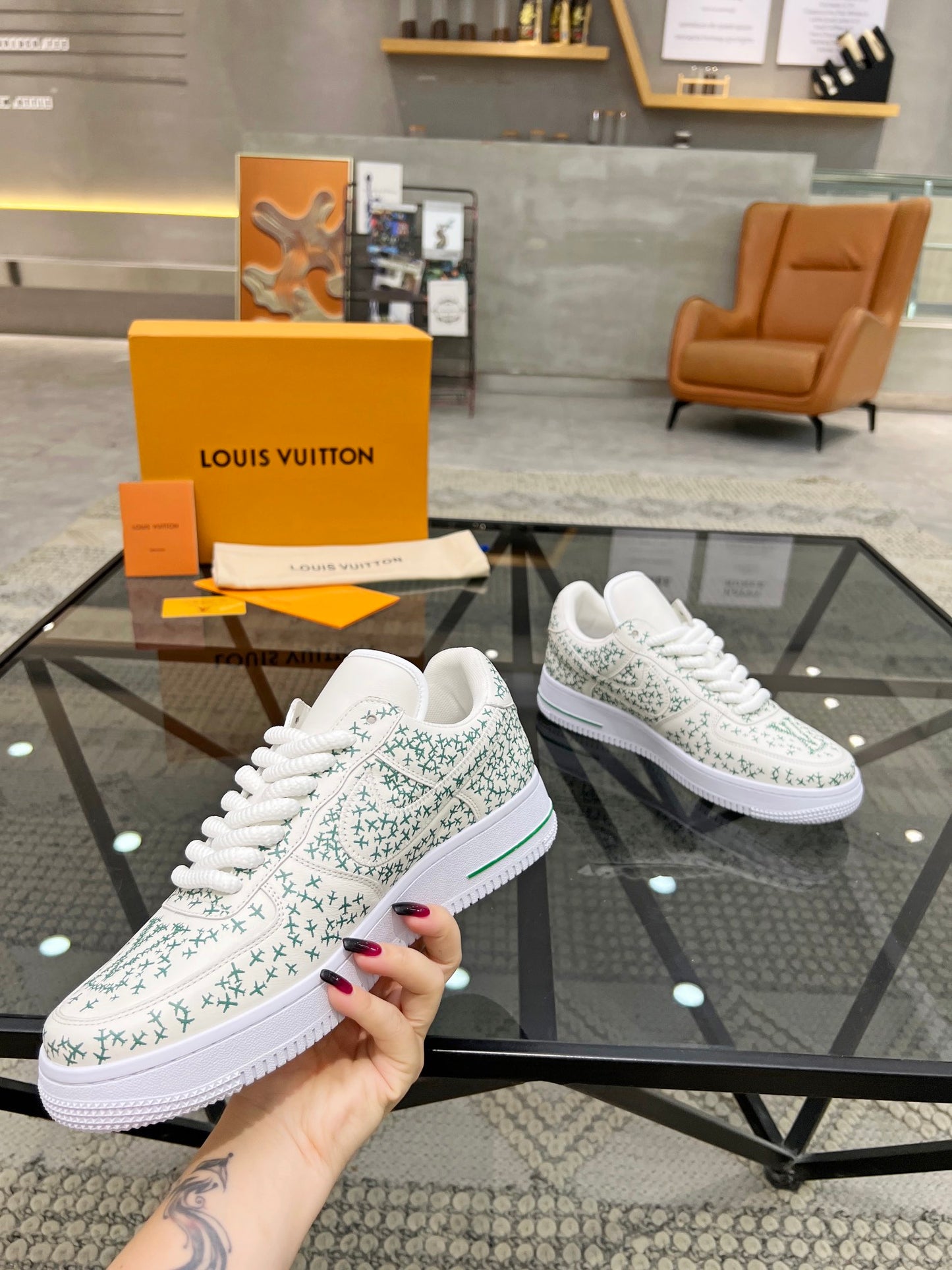 LV-114shoes