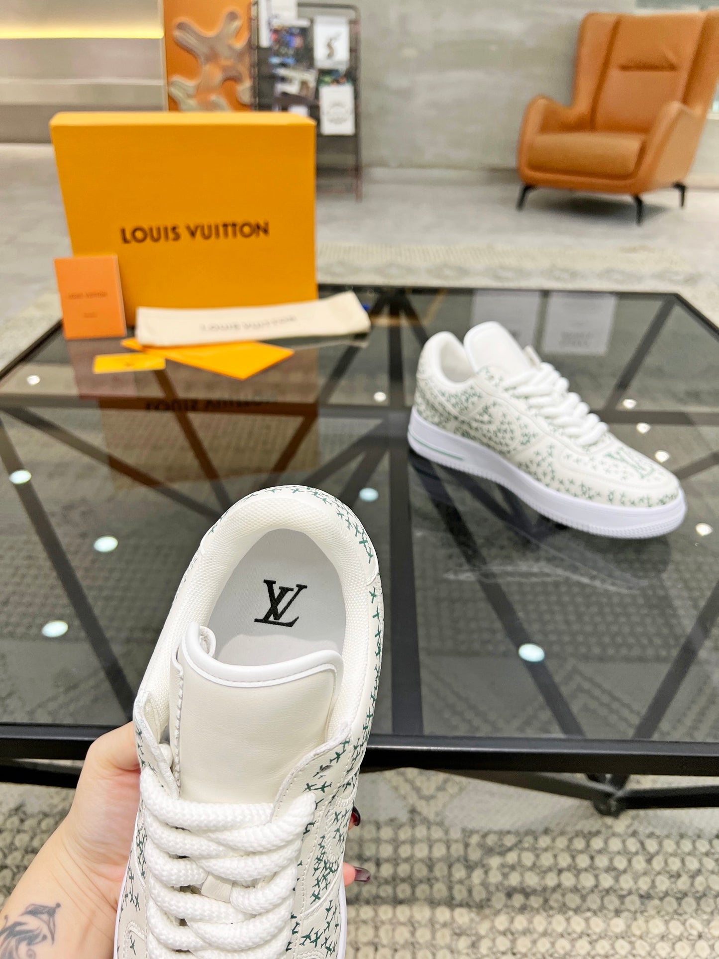 LV-114shoes