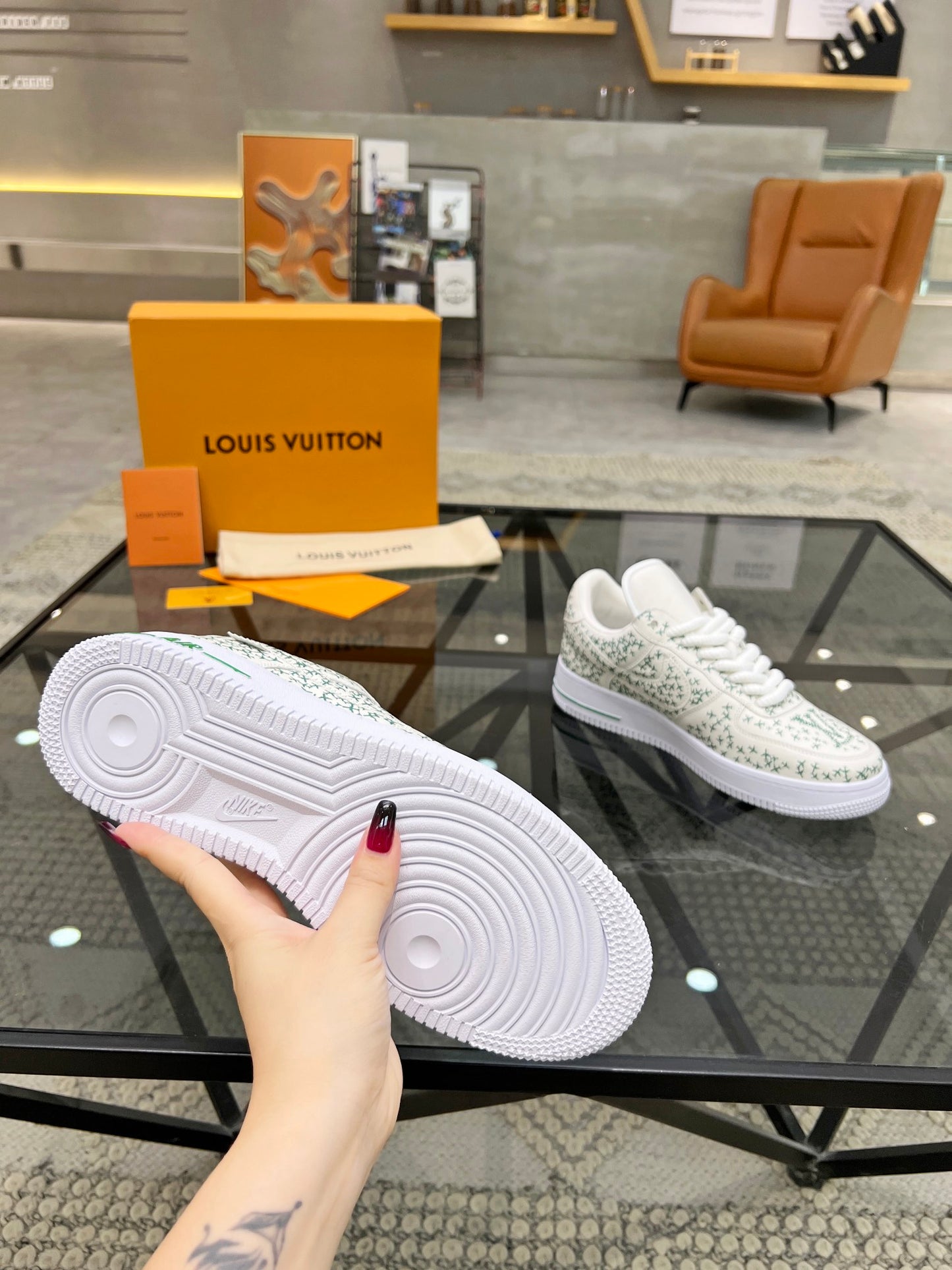 LV-114shoes