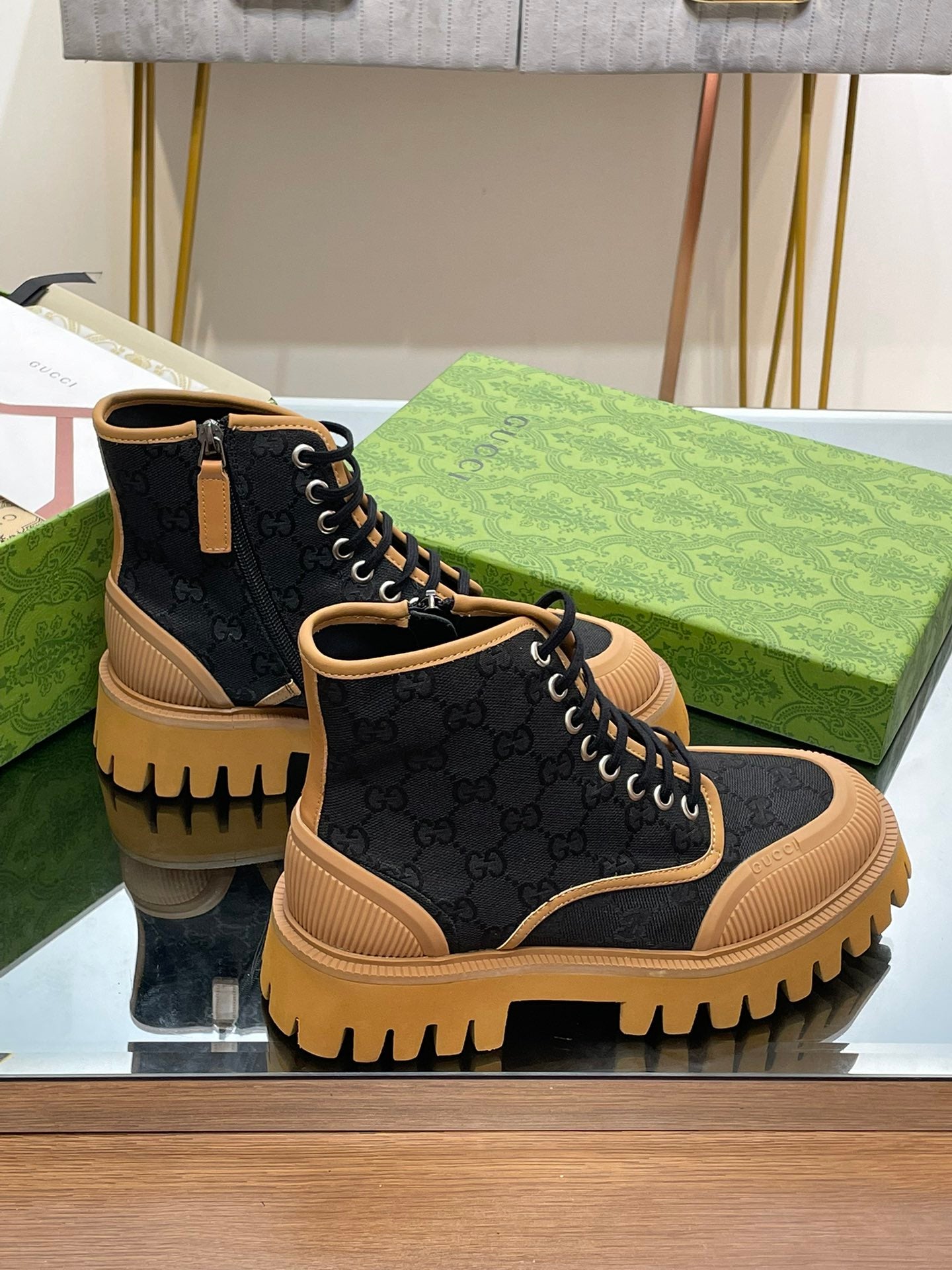Gucci-048Shoes