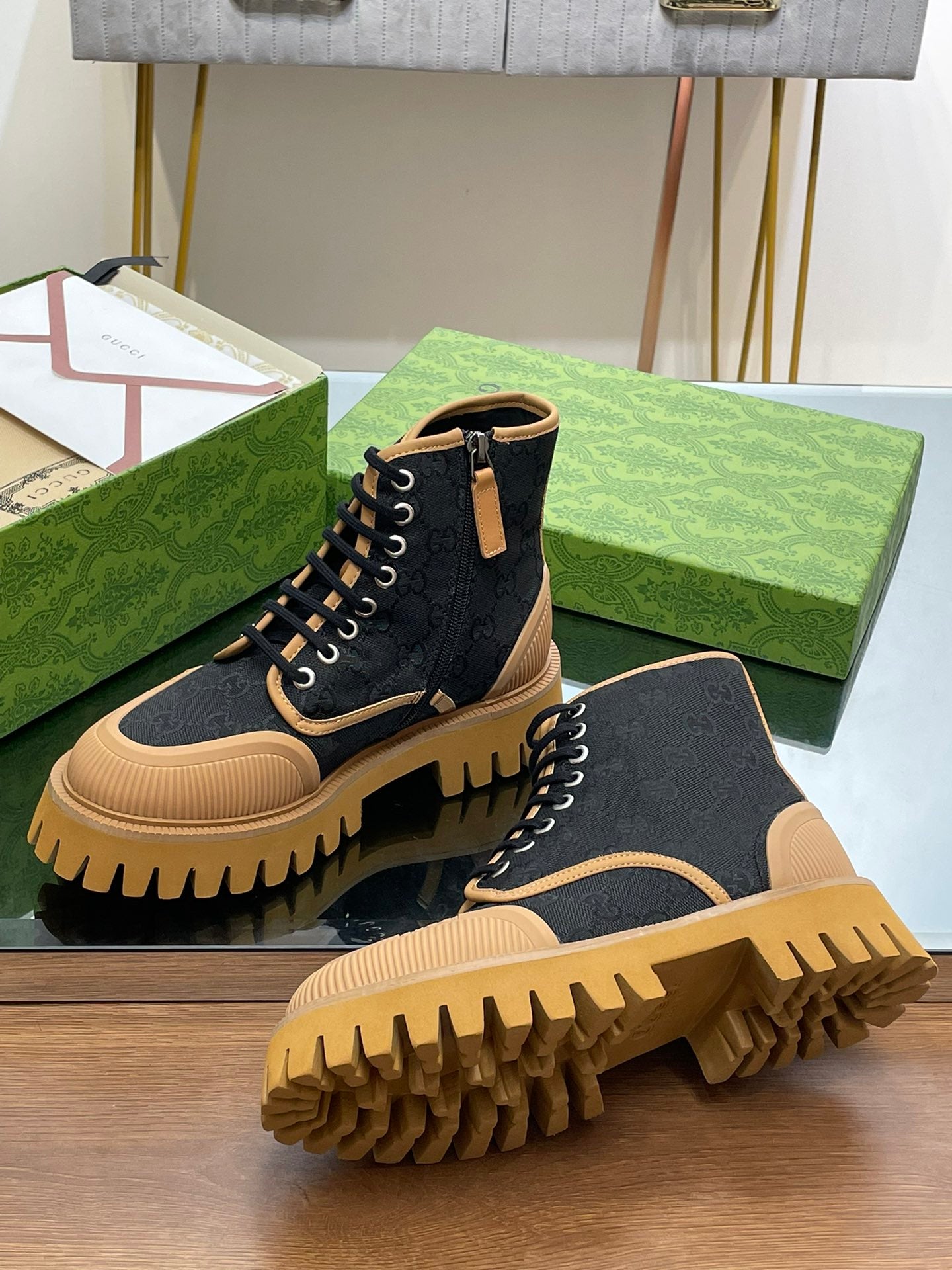 Gucci-048Shoes