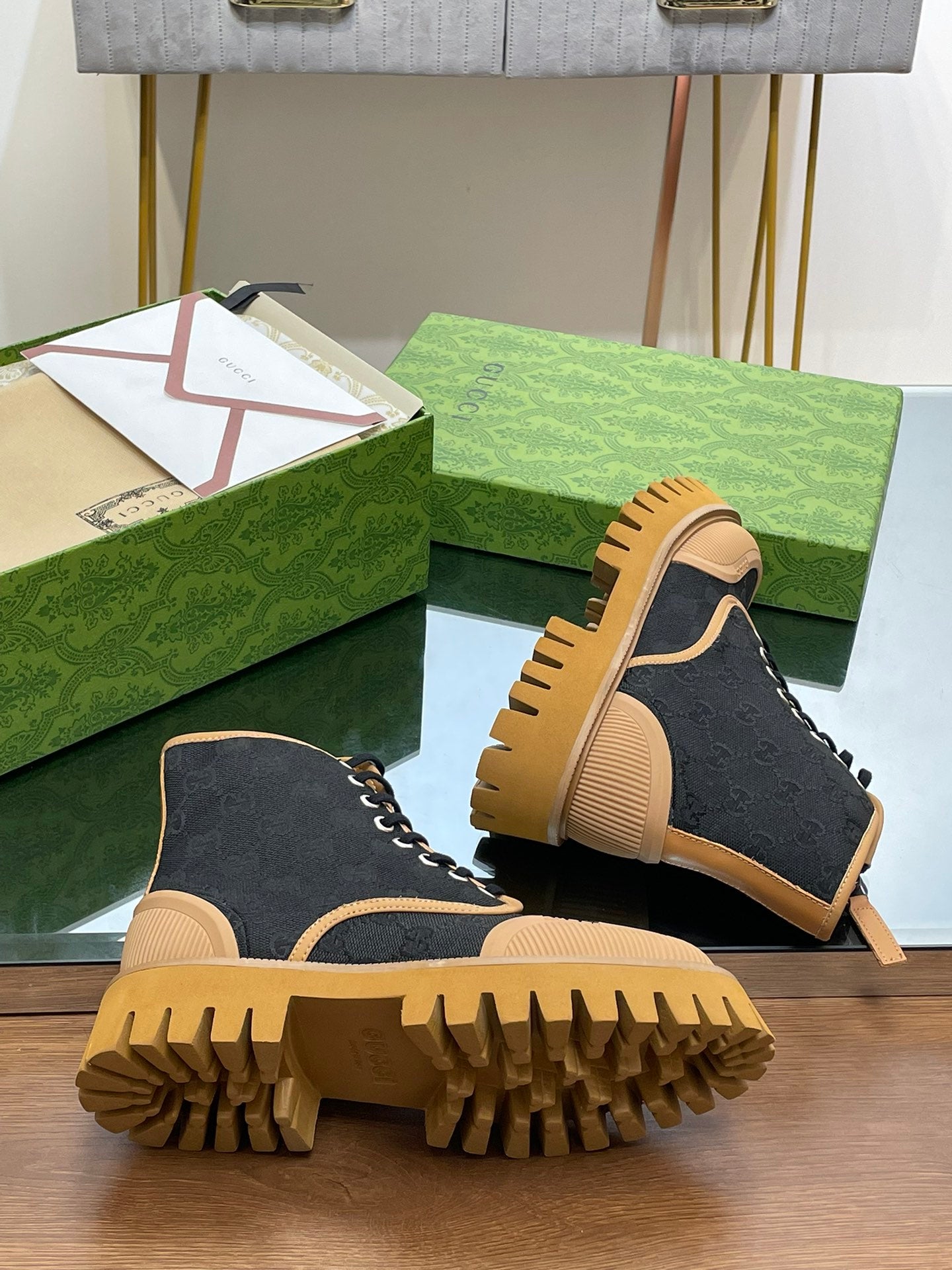 Gucci-048Shoes