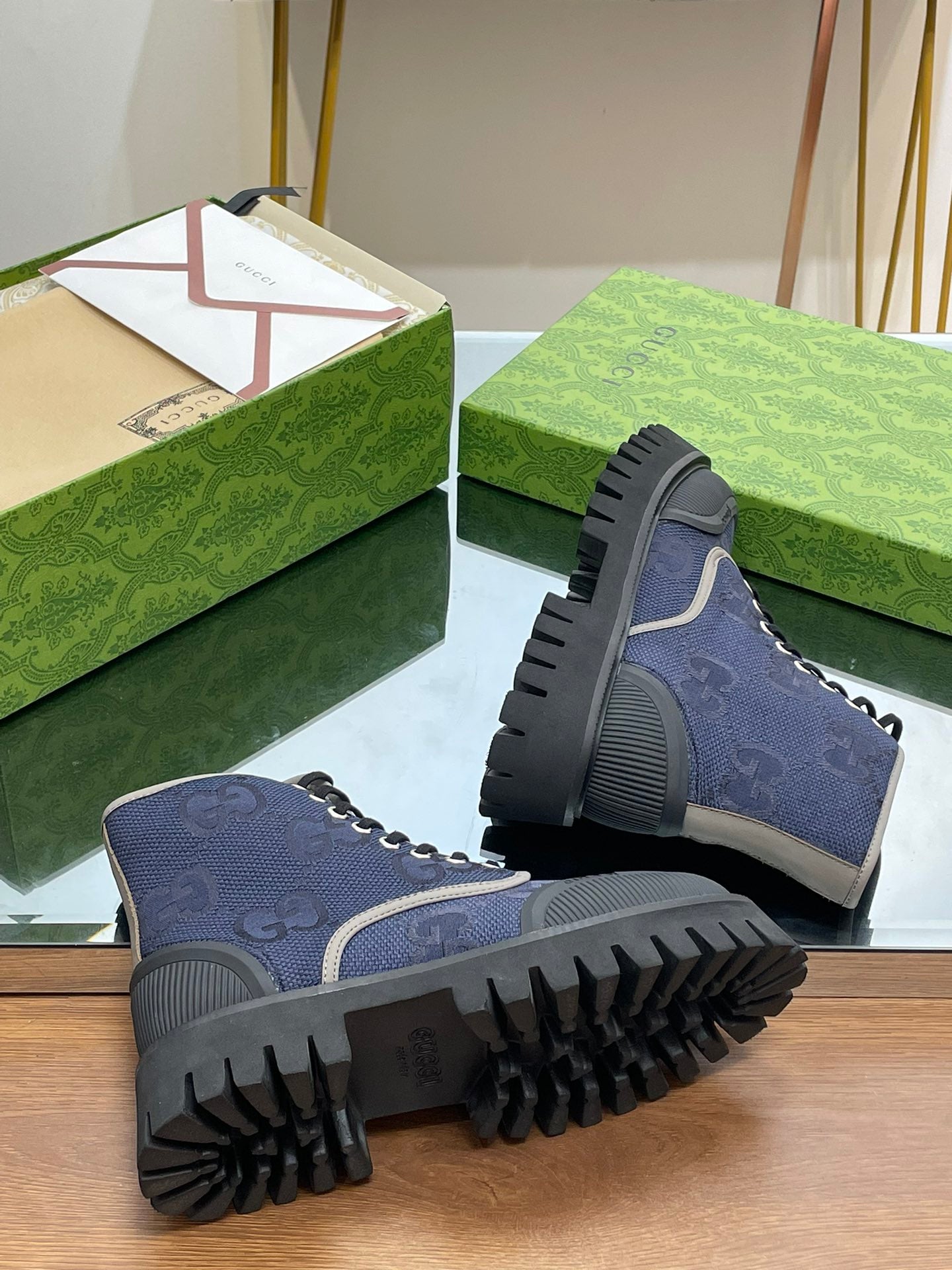 Gucci-050Shoes