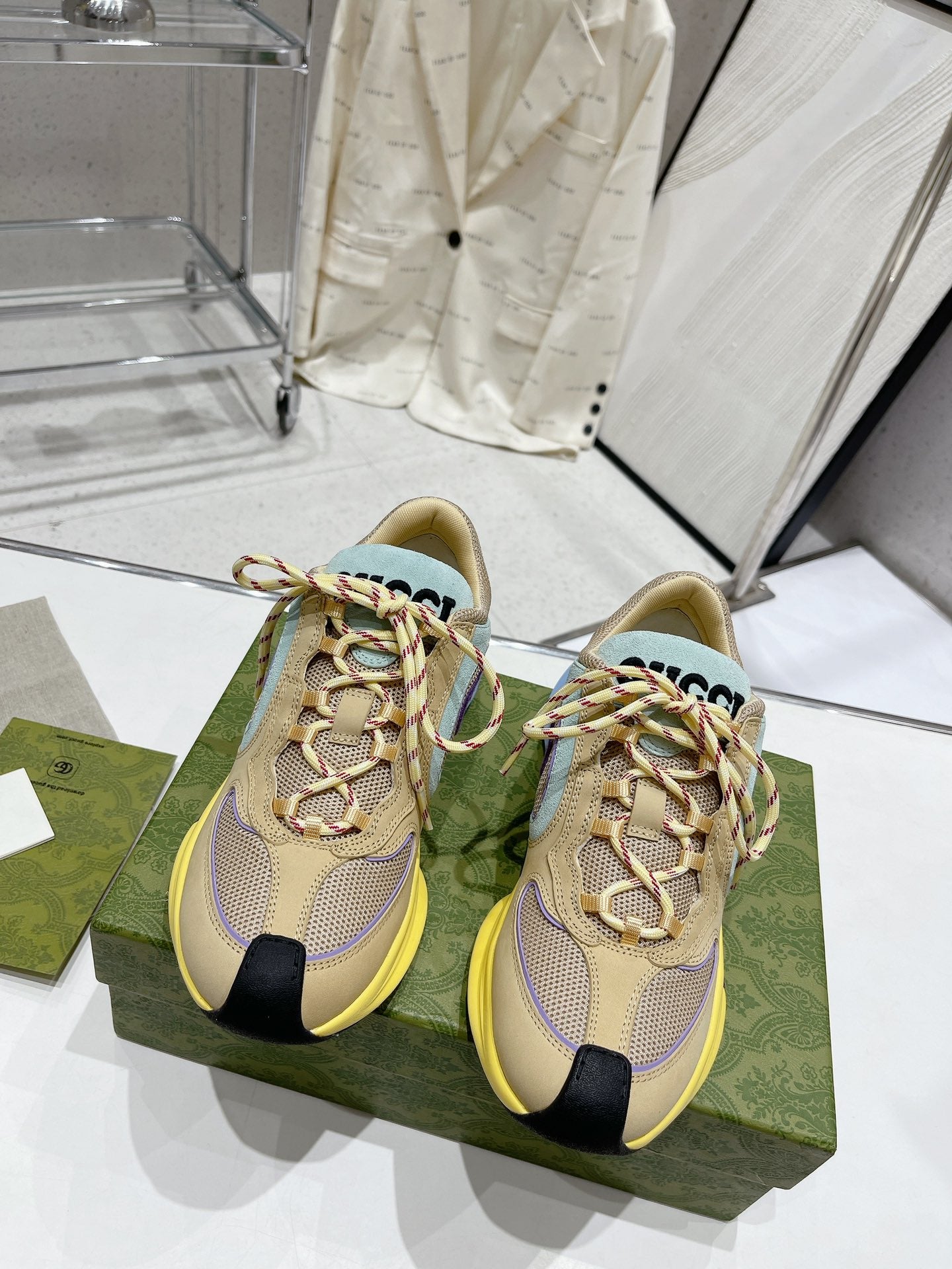Gucci-054Shoes