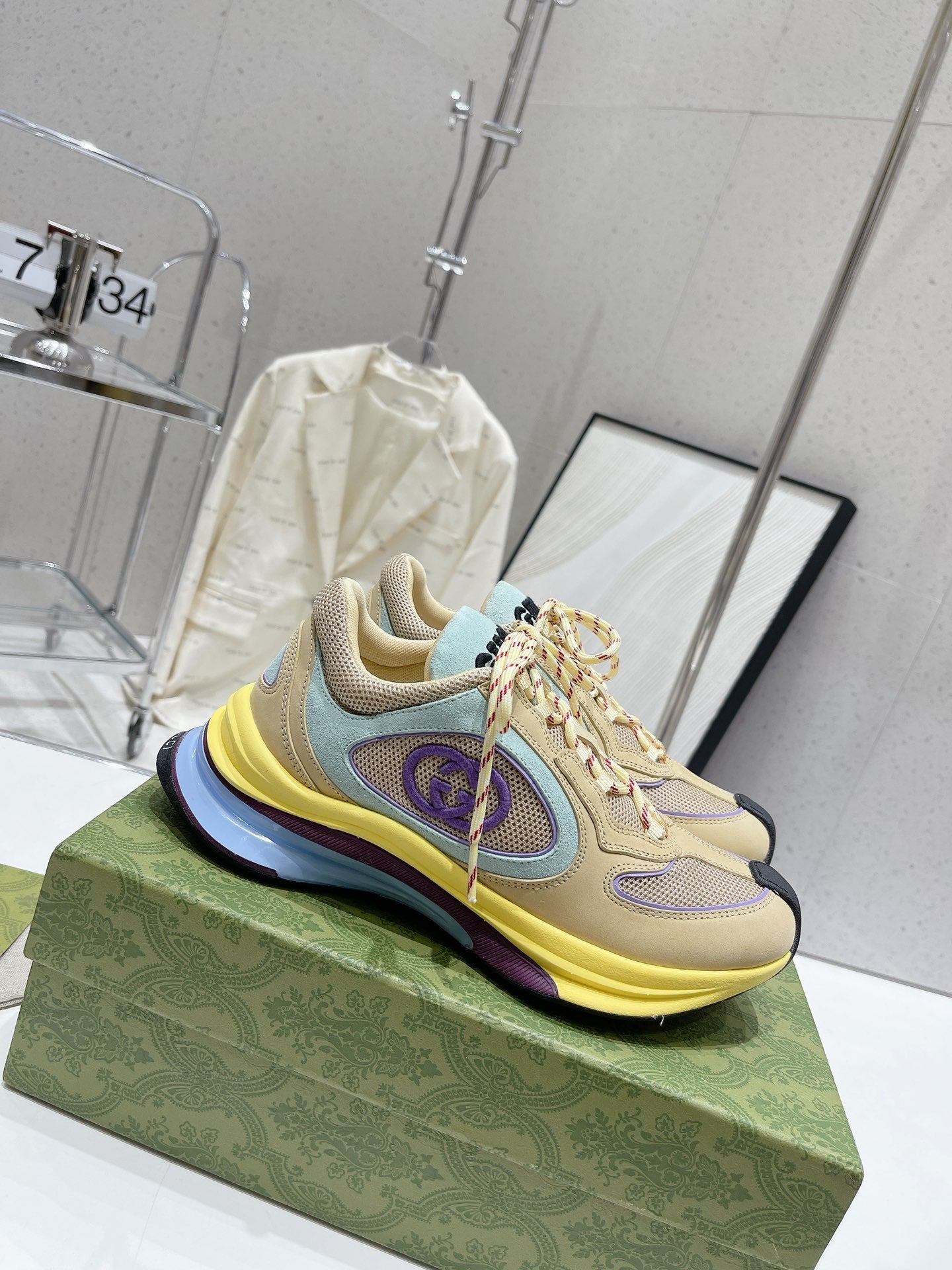 Gucci-054Shoes