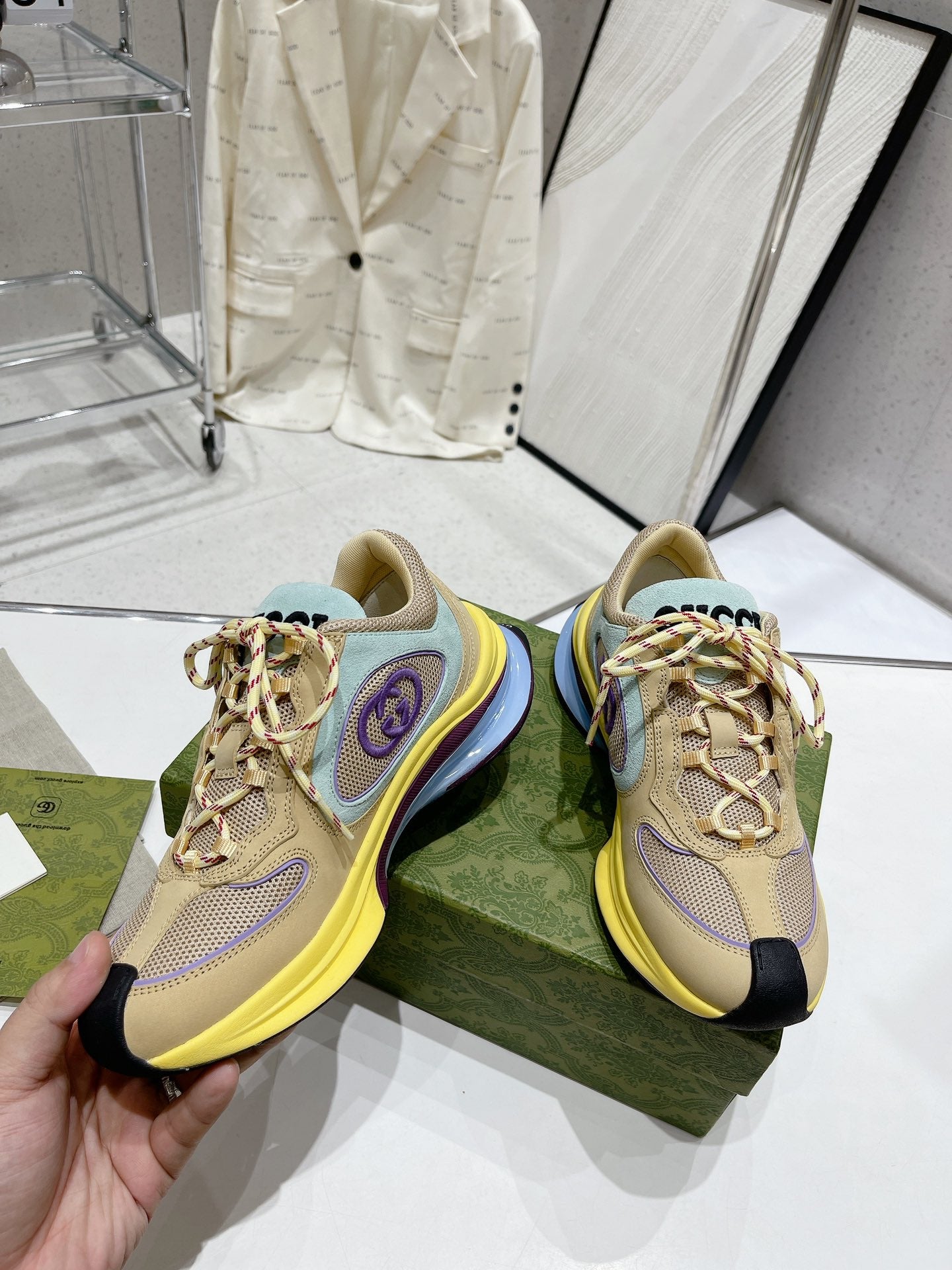 Gucci-054Shoes