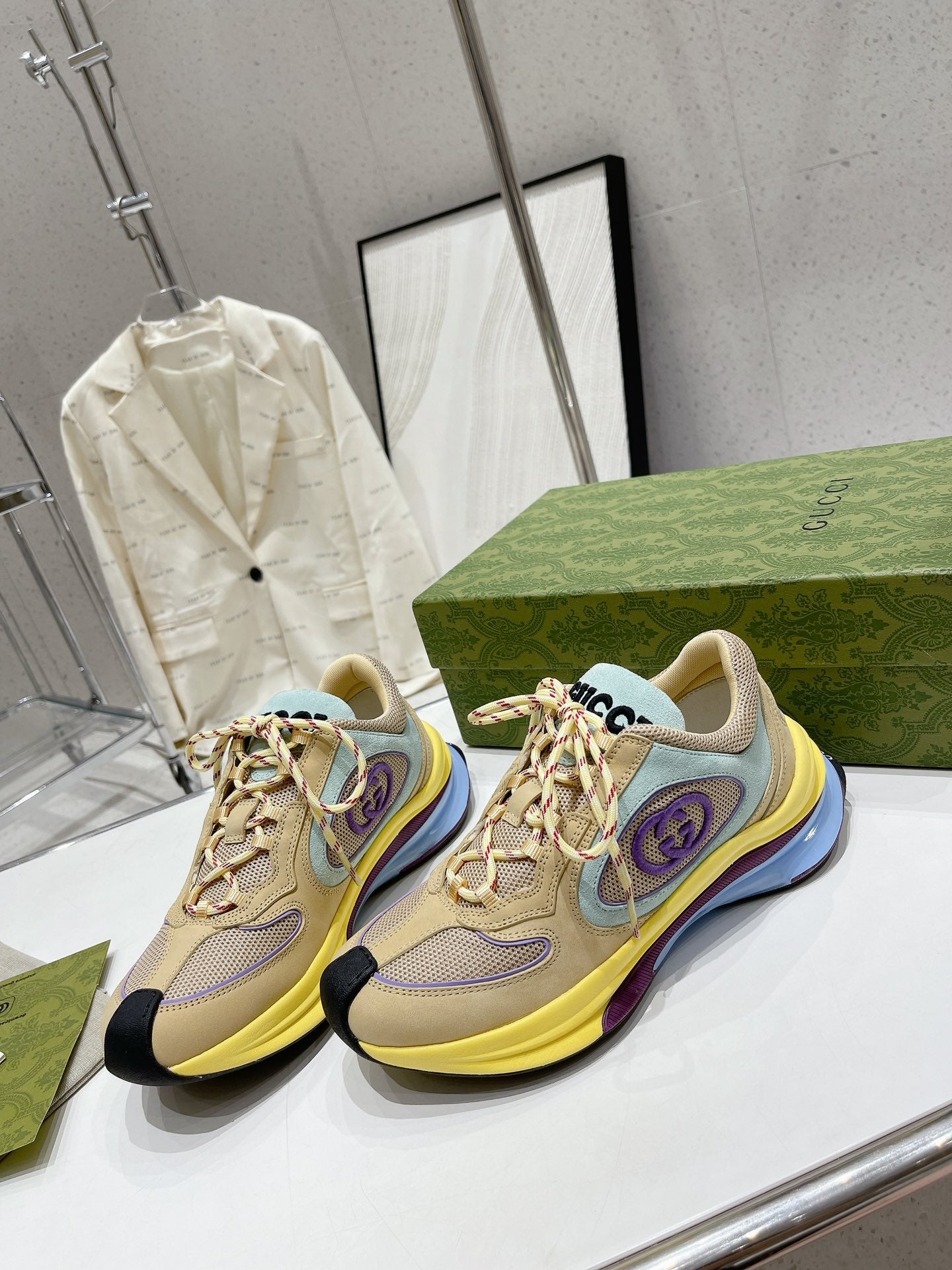 Gucci-054Shoes