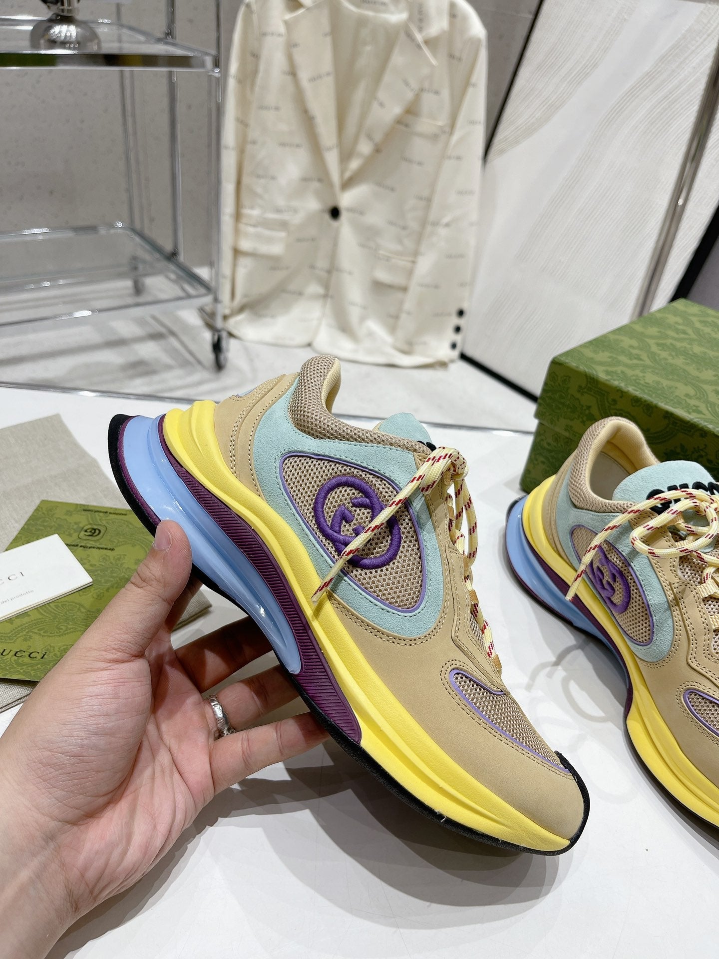 Gucci-054Shoes