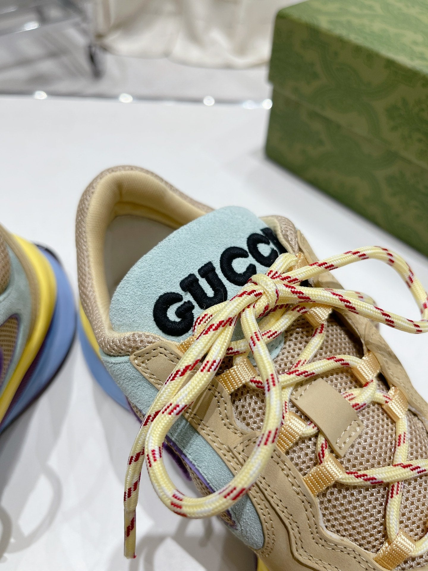 Gucci-054Shoes