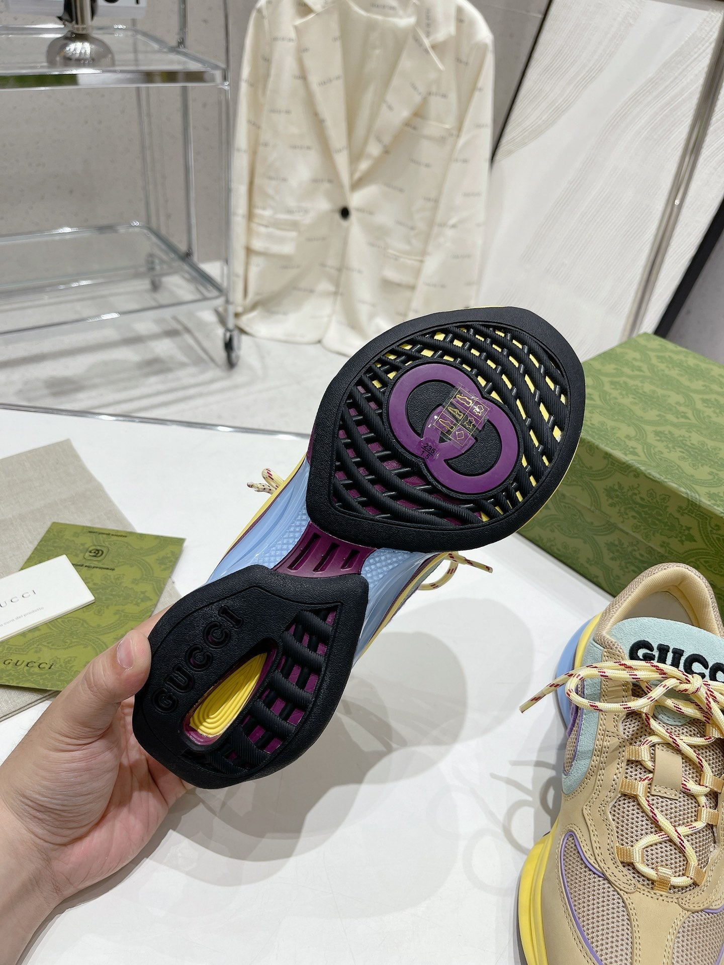 Gucci-054Shoes