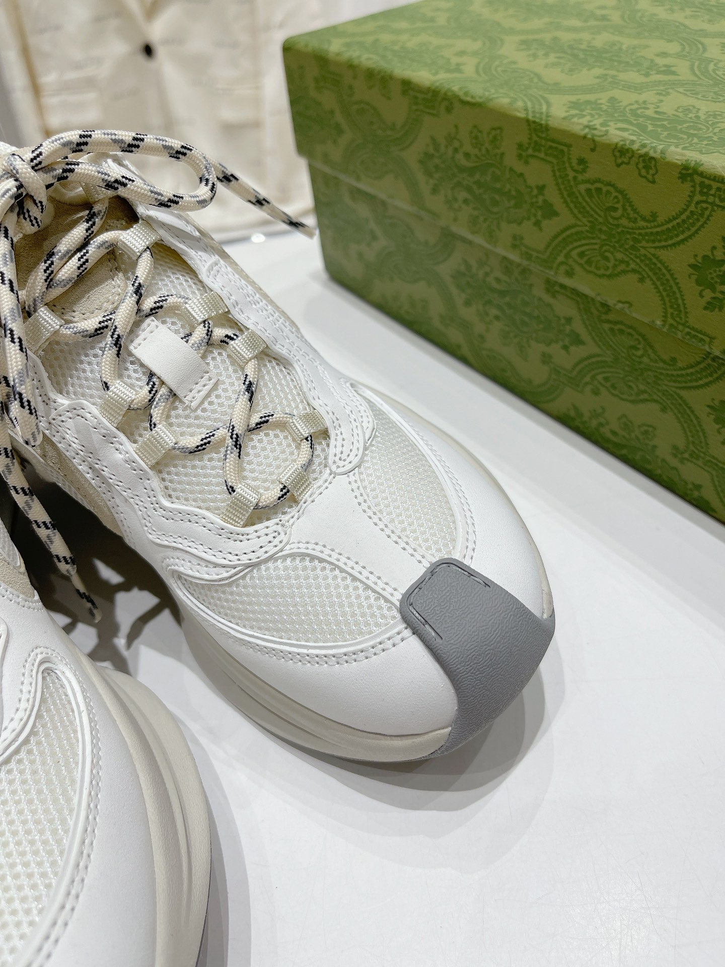 Gucci-055Shoes