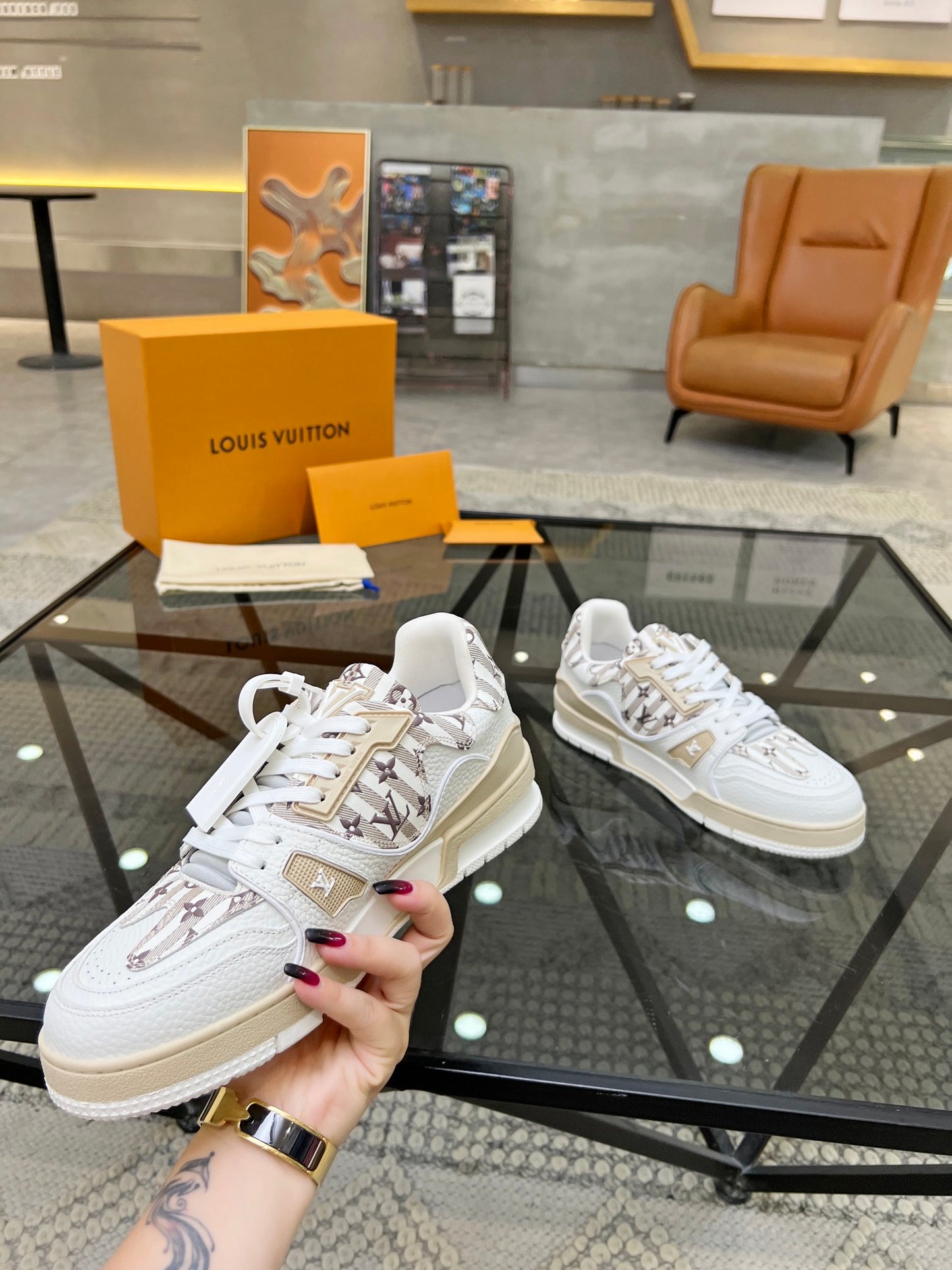 LV-145shoes