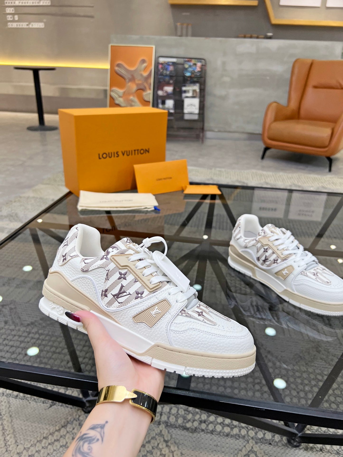 LV-145shoes