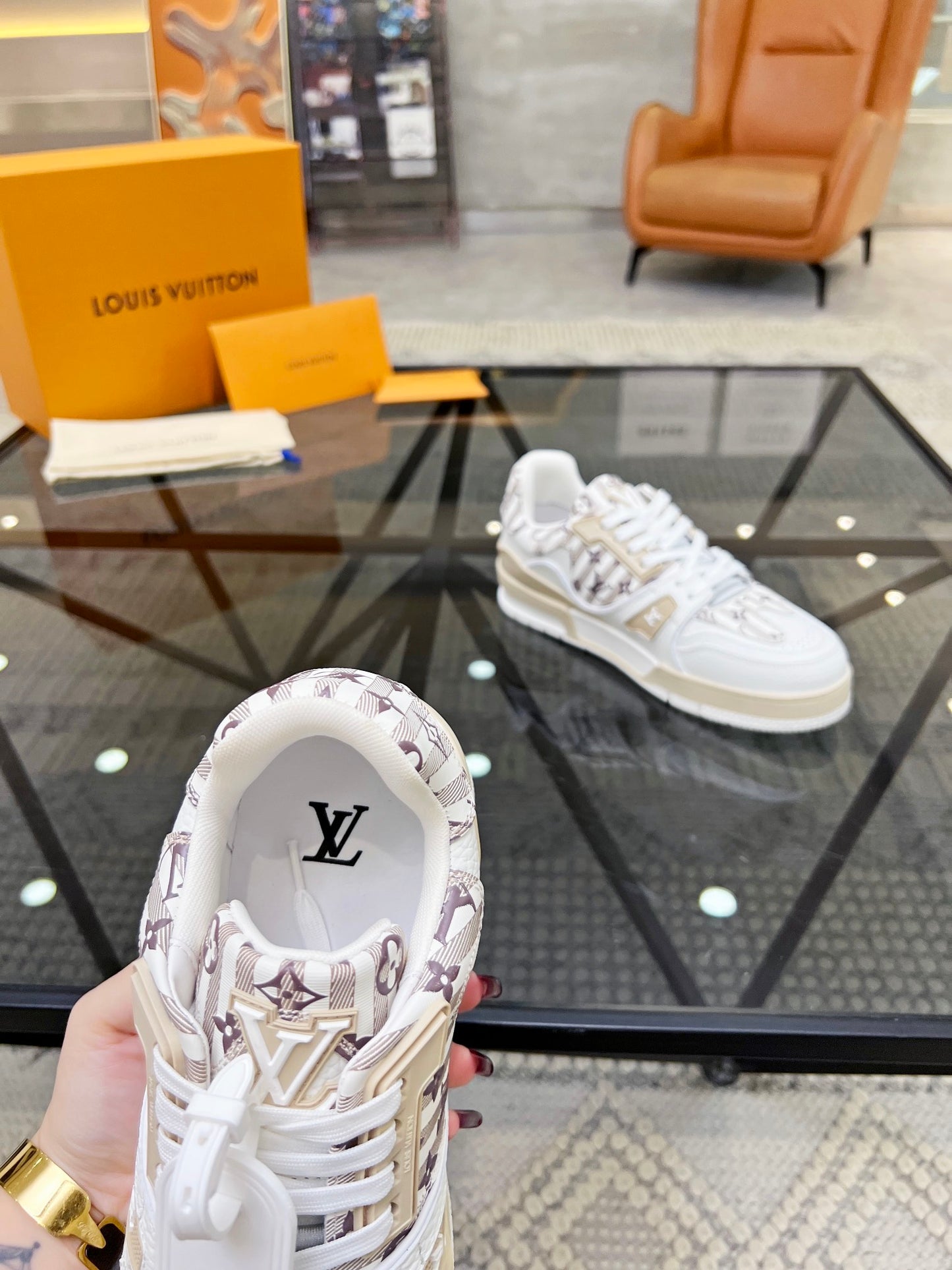 LV-145shoes