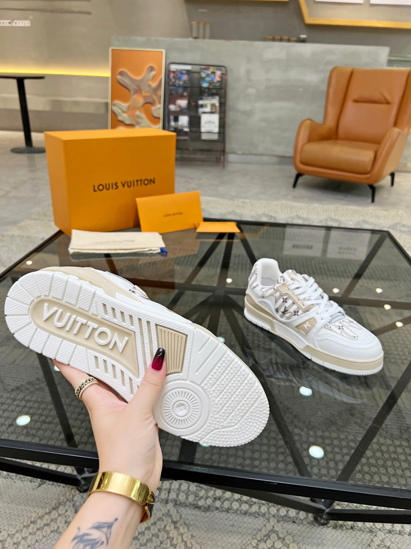 LV-145shoes