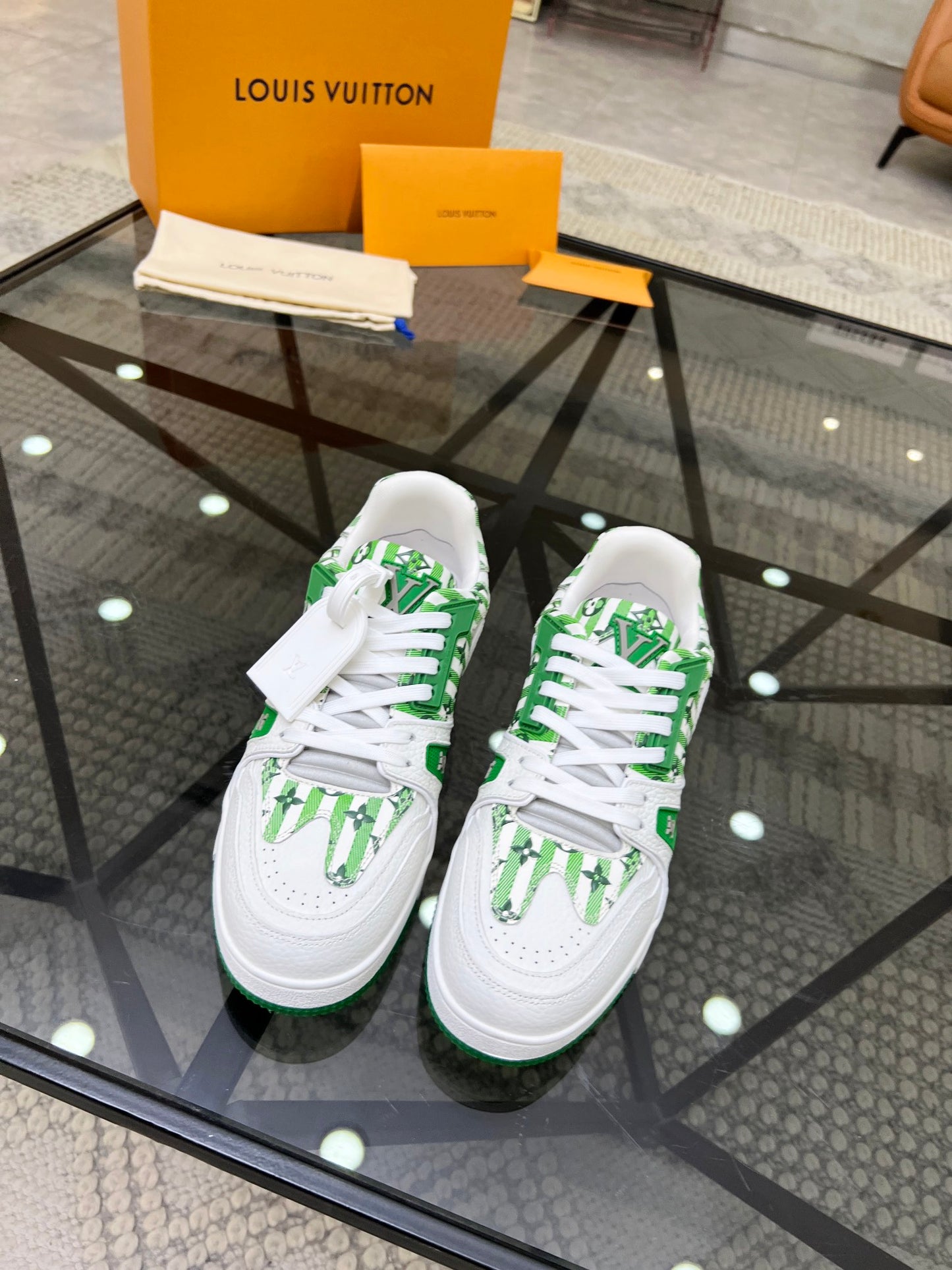 LV-147shoes