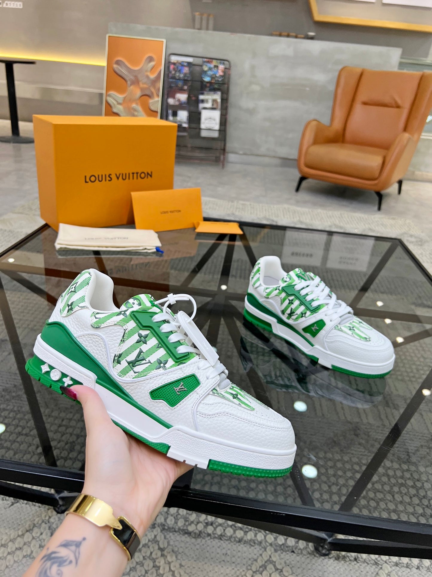 LV-147shoes