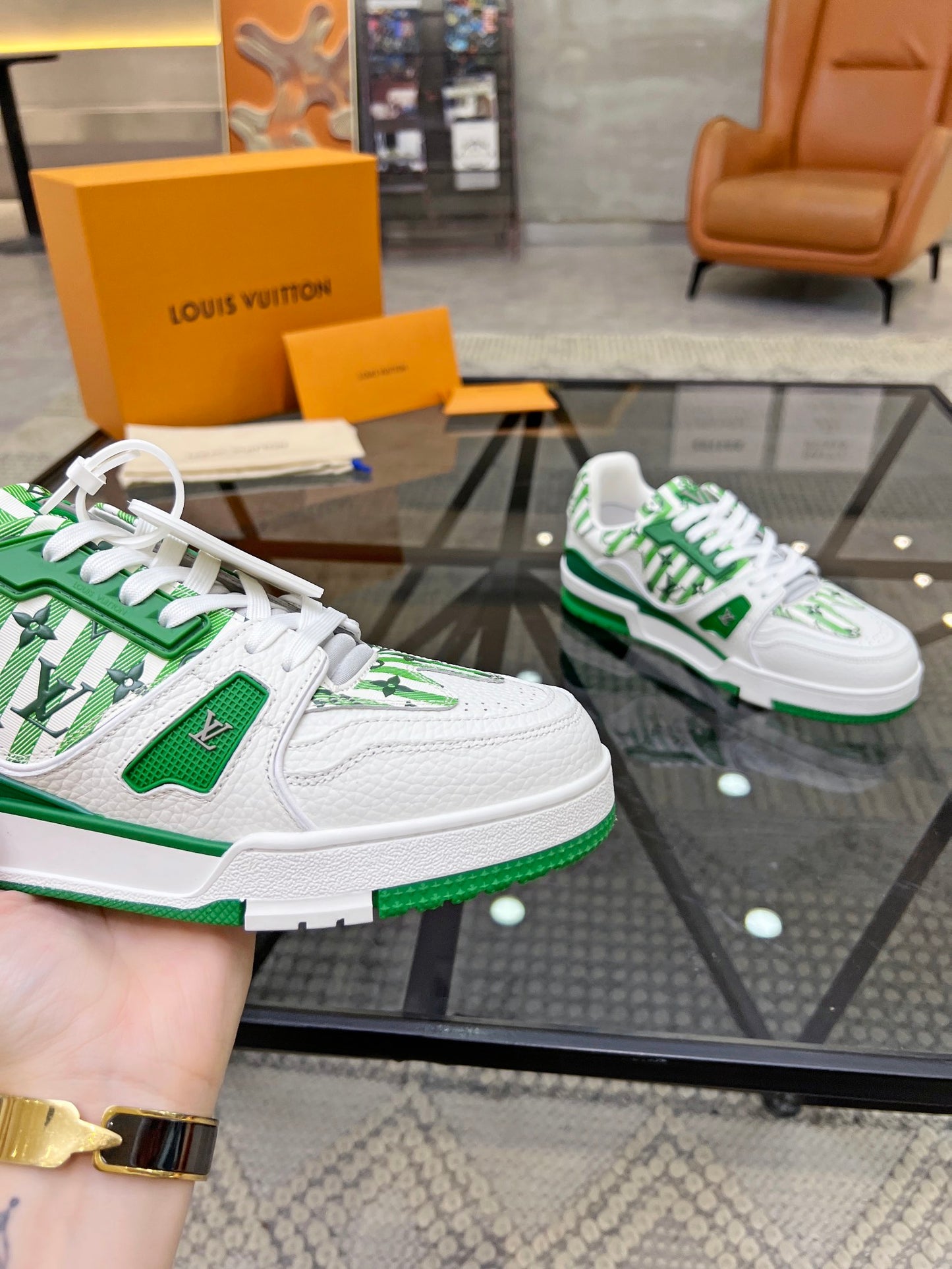 LV-147shoes