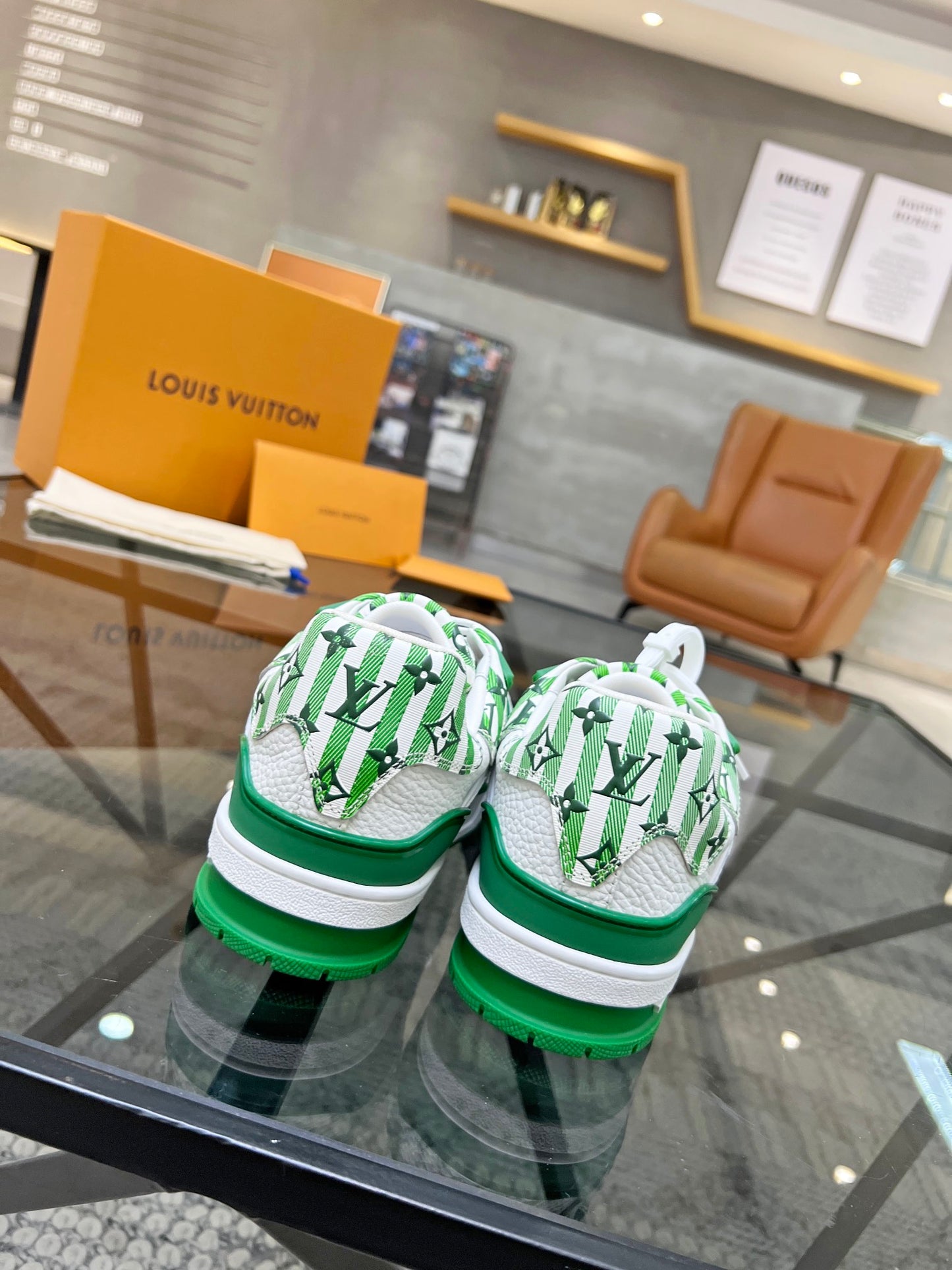 LV-147shoes