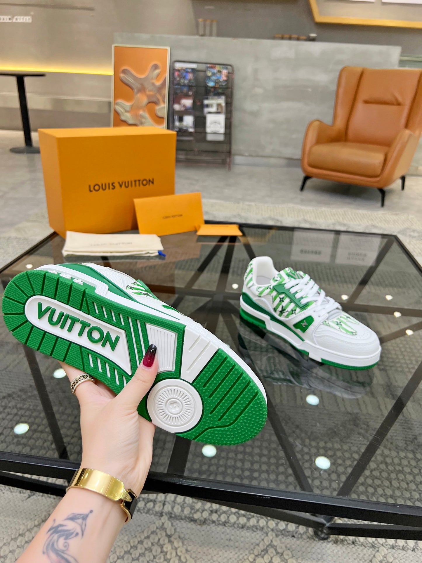LV-147shoes