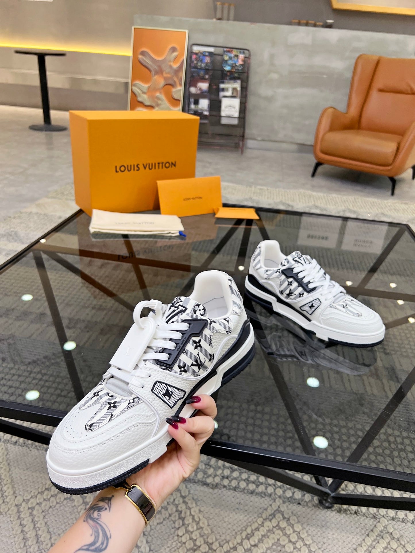 LV-148shoes